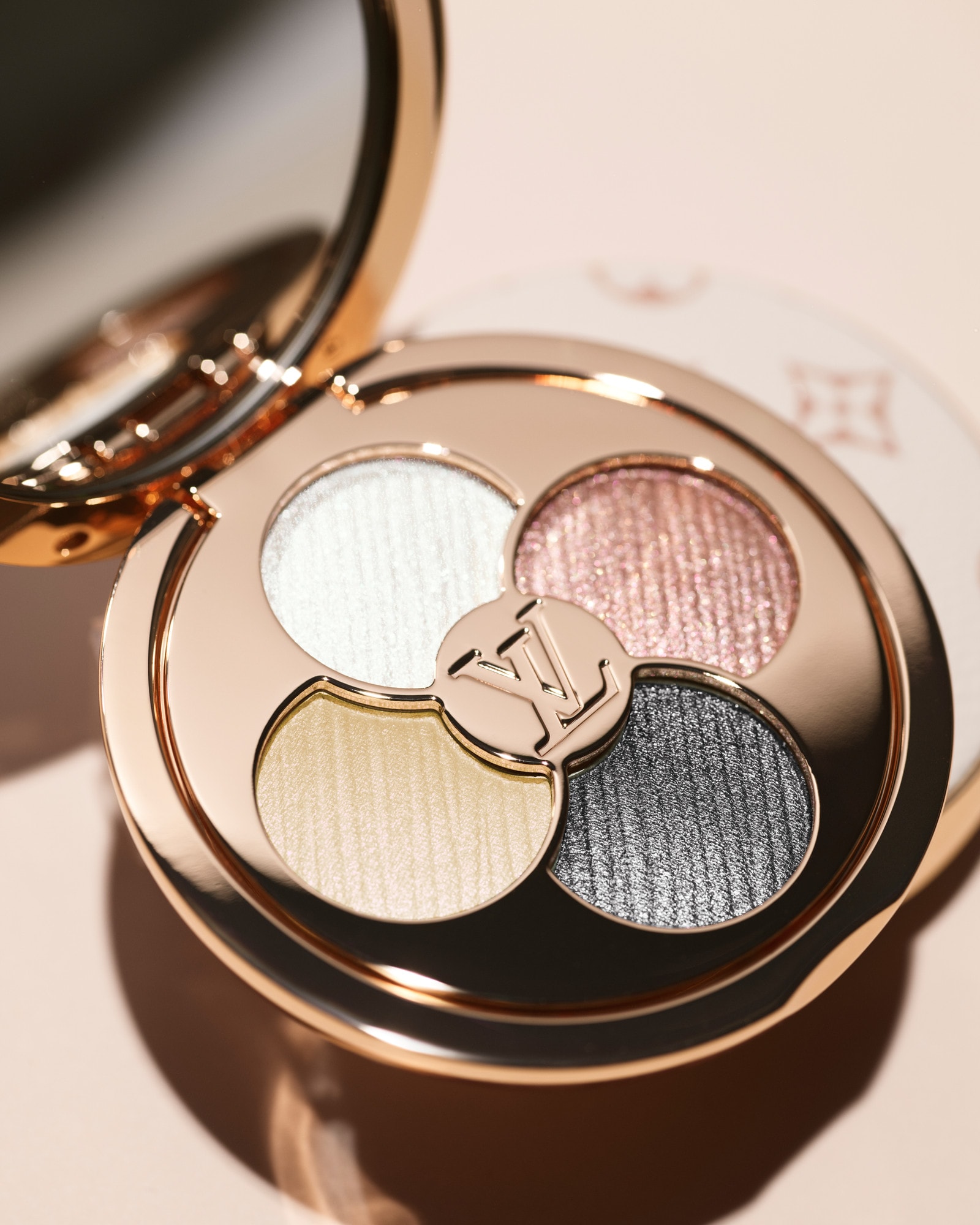 Luxury Makeup - La Beauté | LOUIS VUITTON ®