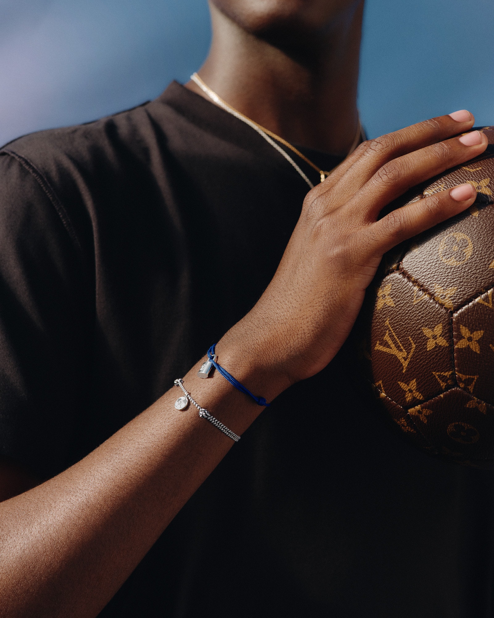 LOUIS VUITTON ®