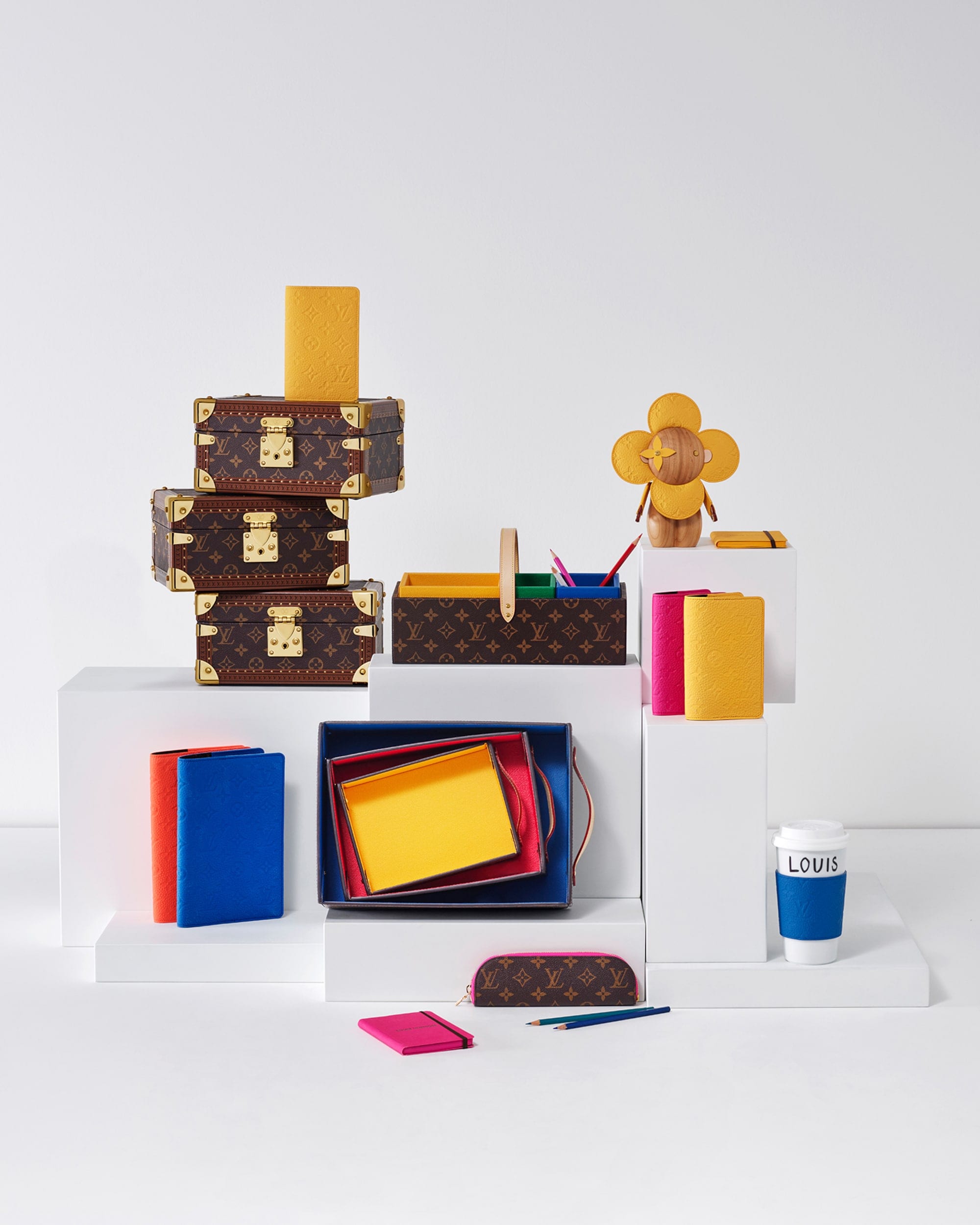 Books and Stationery | LOUIS VUITTON ®