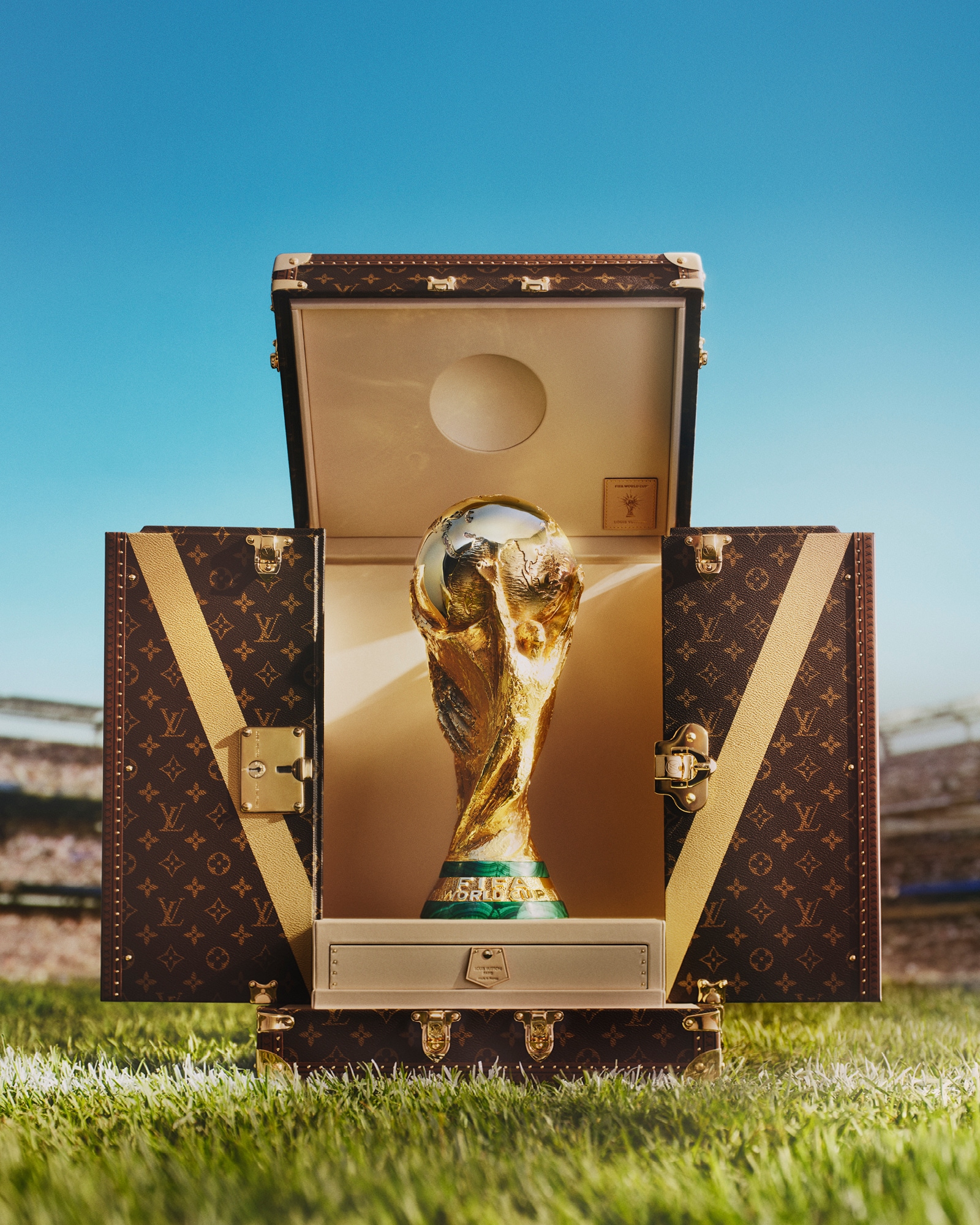 ★激レア★　ルイヴィトン　エピ　ポルトフォイユ　ブラザ　FIFAワールドカップ Louis Vuitton and FIFA World Cup™ | LOUIS VUITTON ®