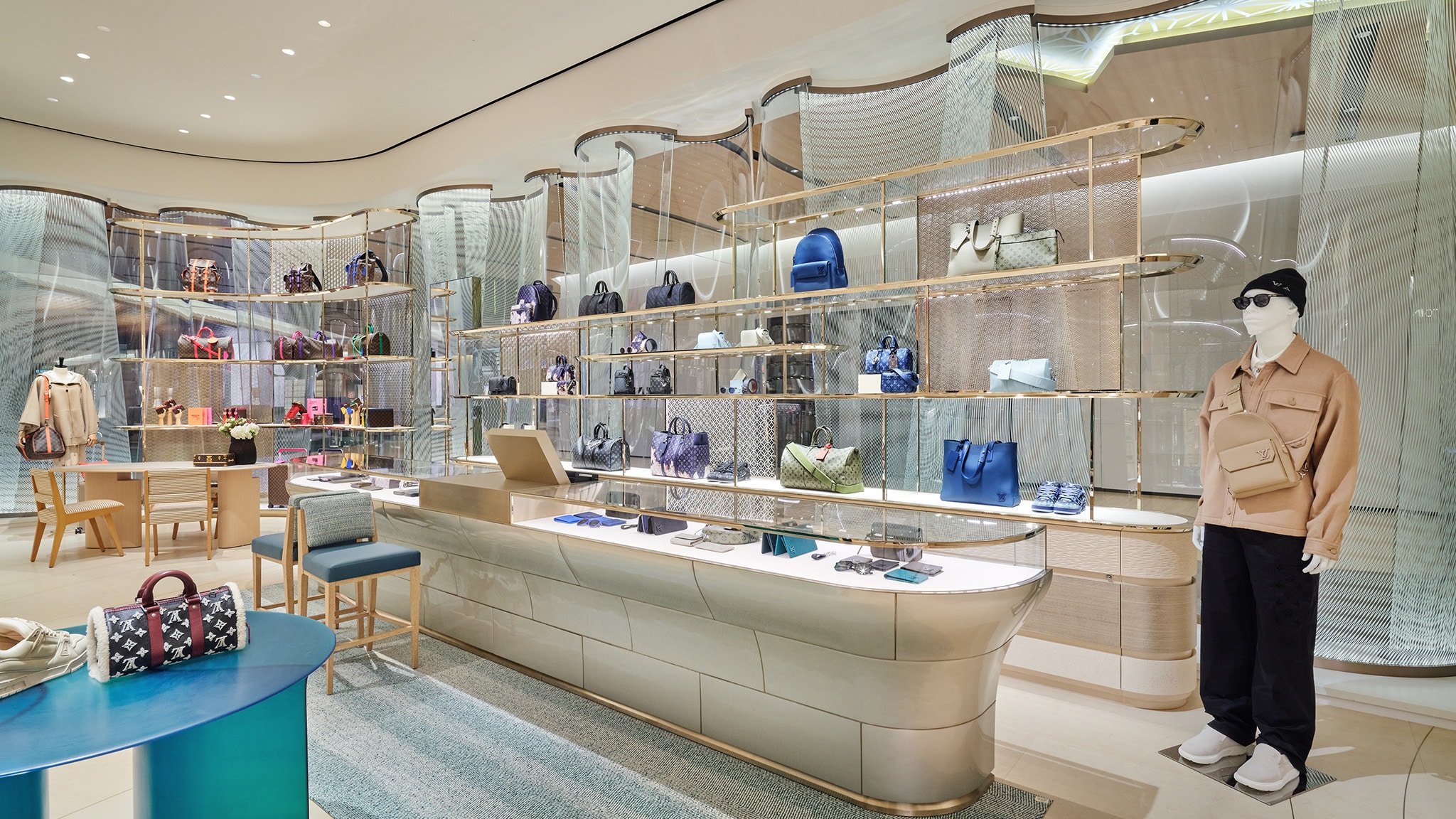 ルイ・ヴィトン 関西国際空港店 store, Japan