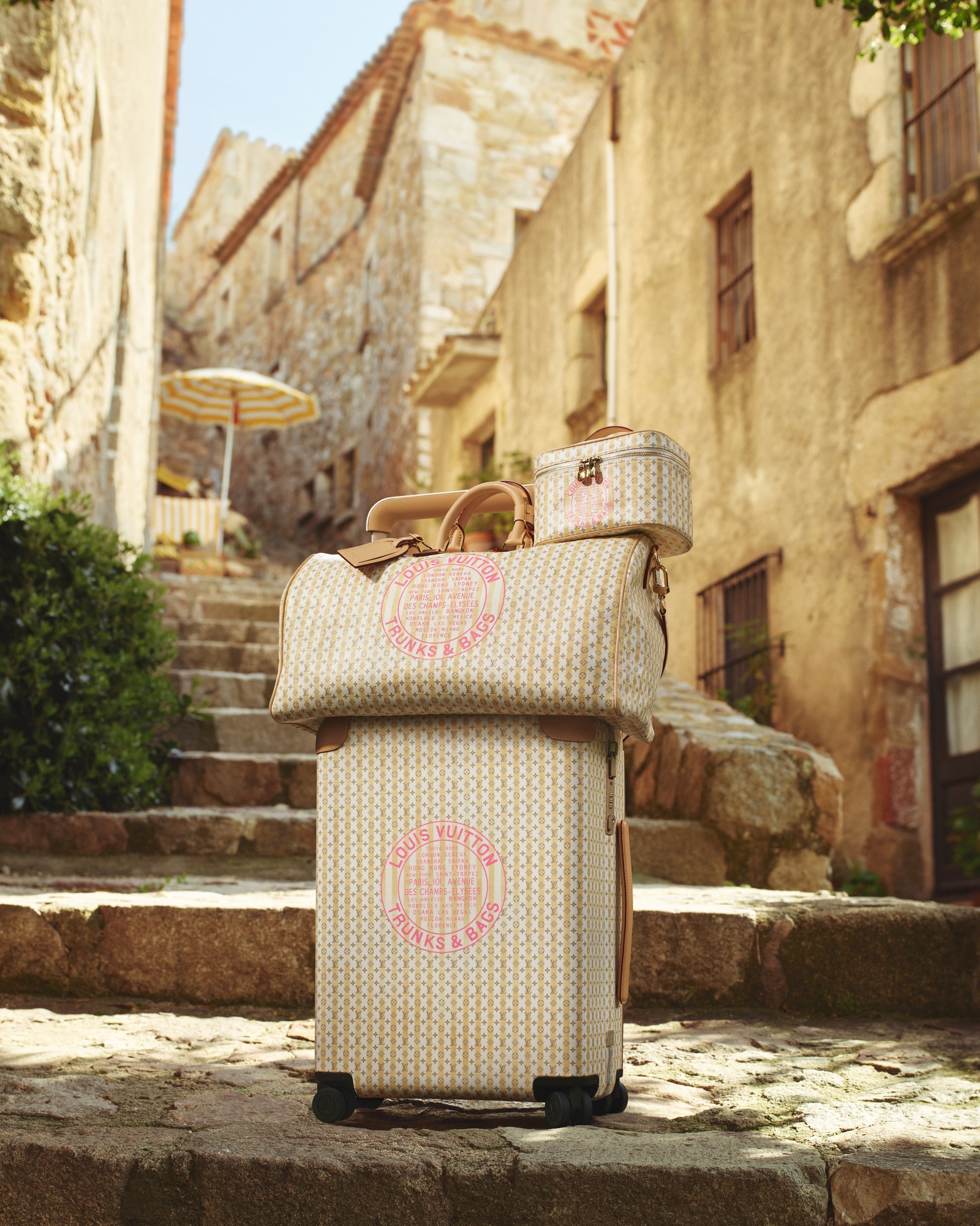 Designer Travel Essentials & Accessories | LOUIS VUITTON ®