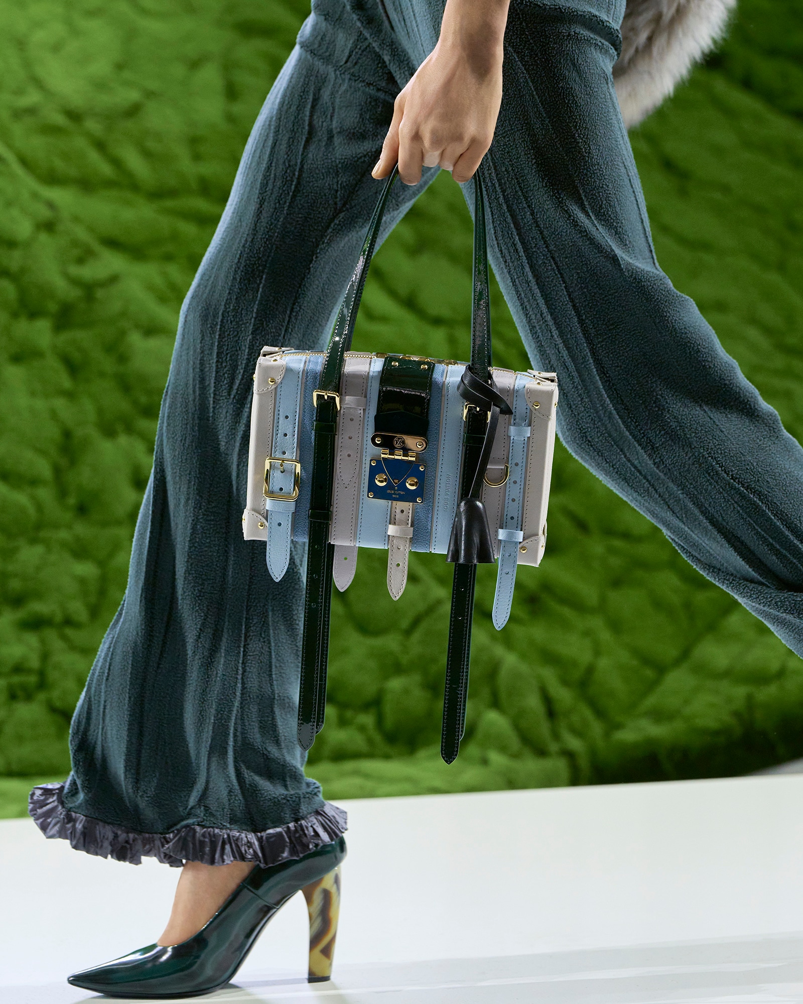 Fall-Winter 2026 Show | LOUIS VUITTON ®