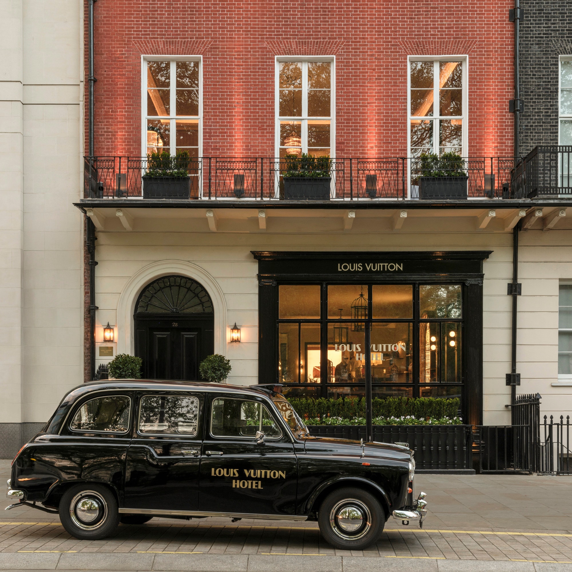 LOUIS VUITTON LONDON HOTEL | LOUIS VUITTON | LOUIS VUITTON ®