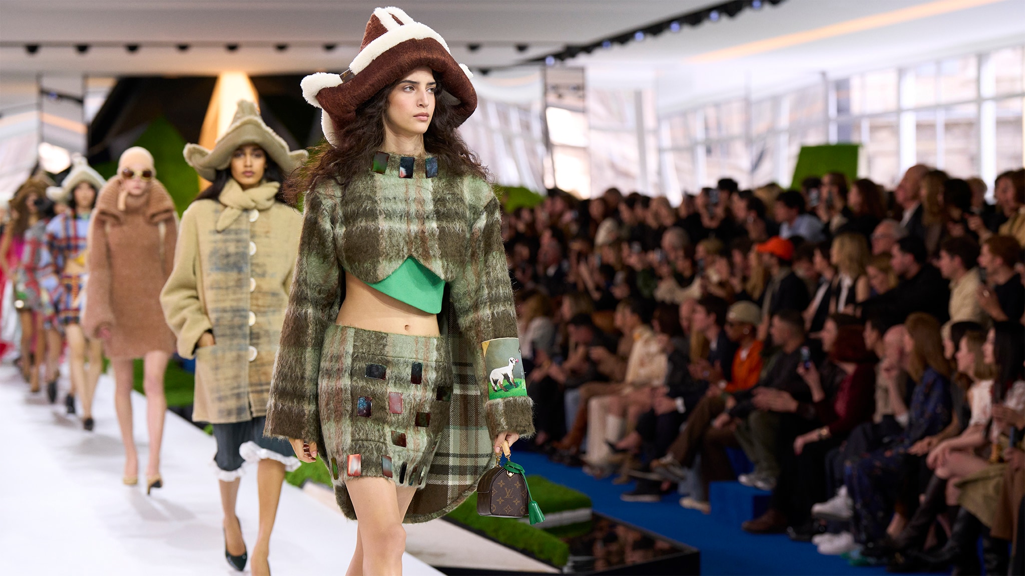 Fall-Winter 2026 Show | LOUIS VUITTON ®
