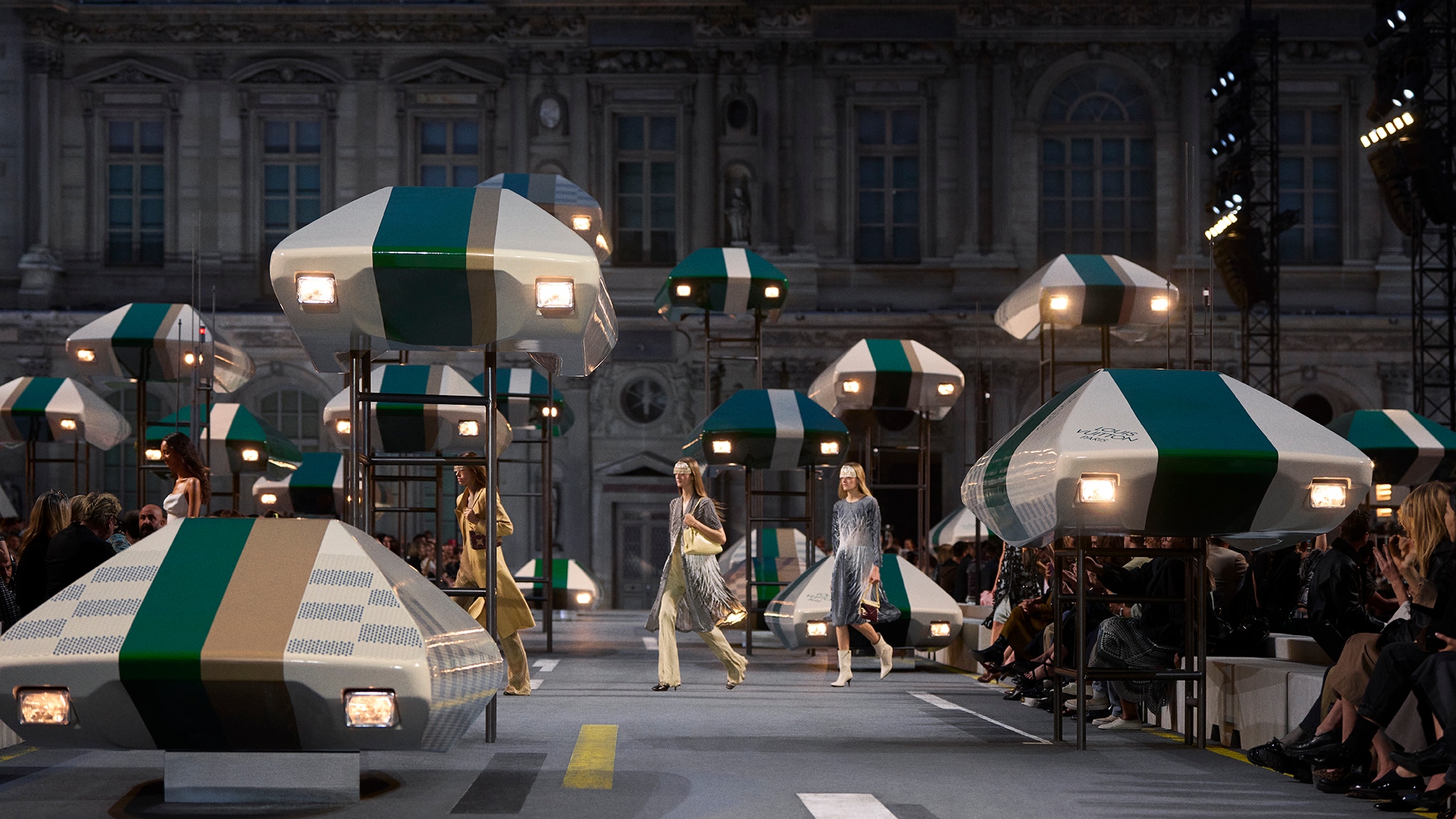 Women's Spring-Summer 2027 Show | LOUIS VUITTON ®