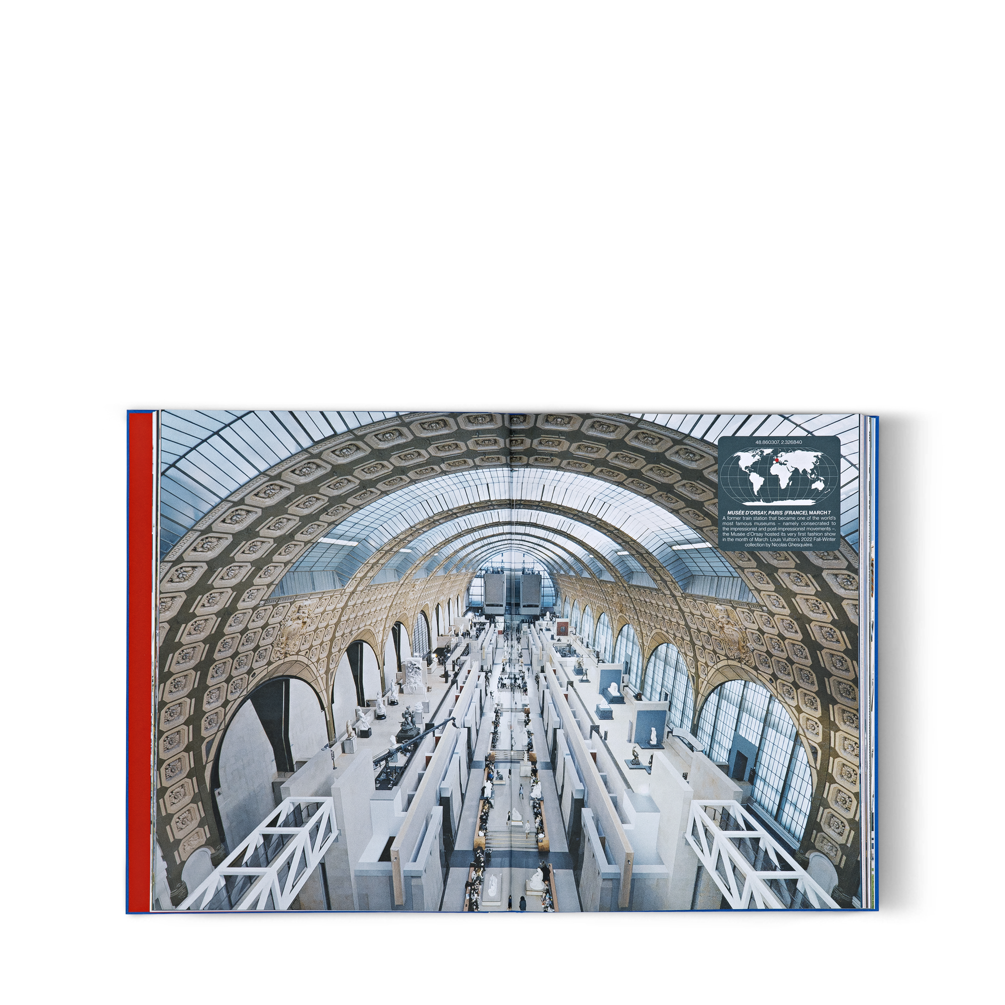  Library Hard Cover Books Almanach 2022 | Louis Vuitton ® (Product zoom)