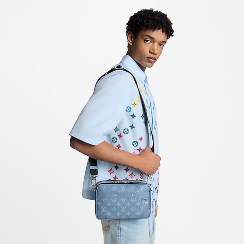 Taigarama Women's Bags Newness Alpha Messenger | Louis Vuitton ® (Product zoom)