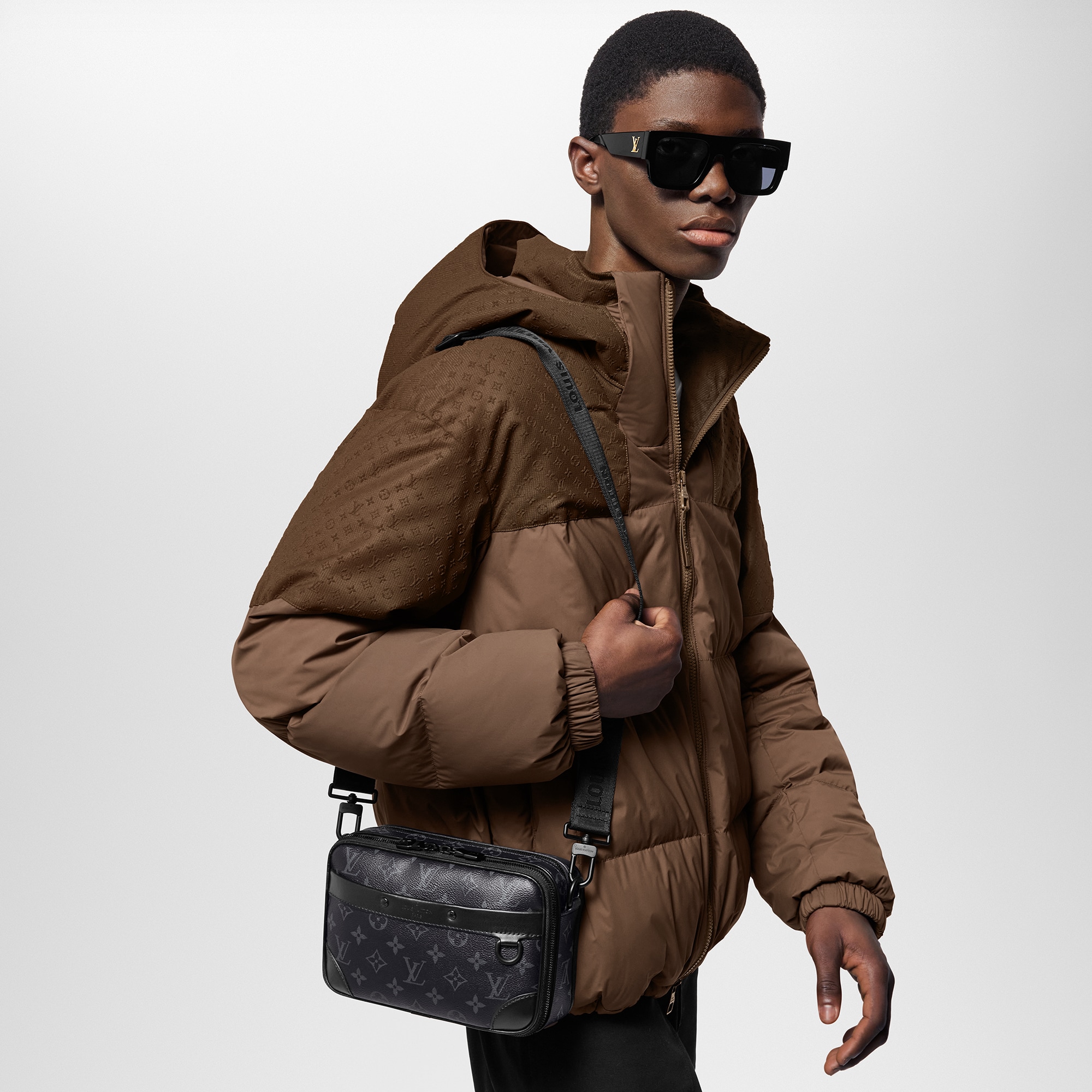 Monogram Eclipse Canvas Bags All Collections Alpha Messenger | Louis Vuitton ® (Product zoom)