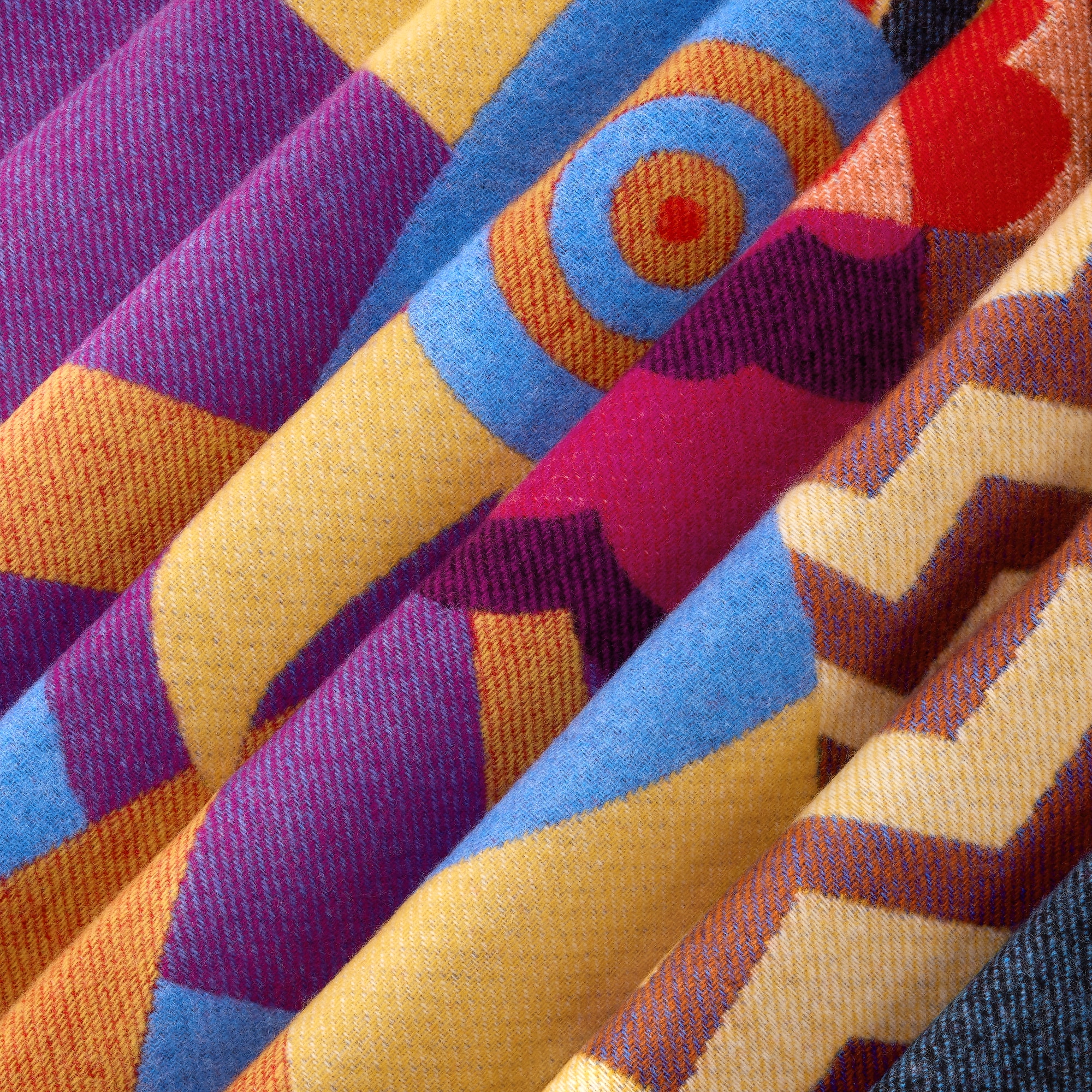 Animali Fantastici Parrot Throw Blanket