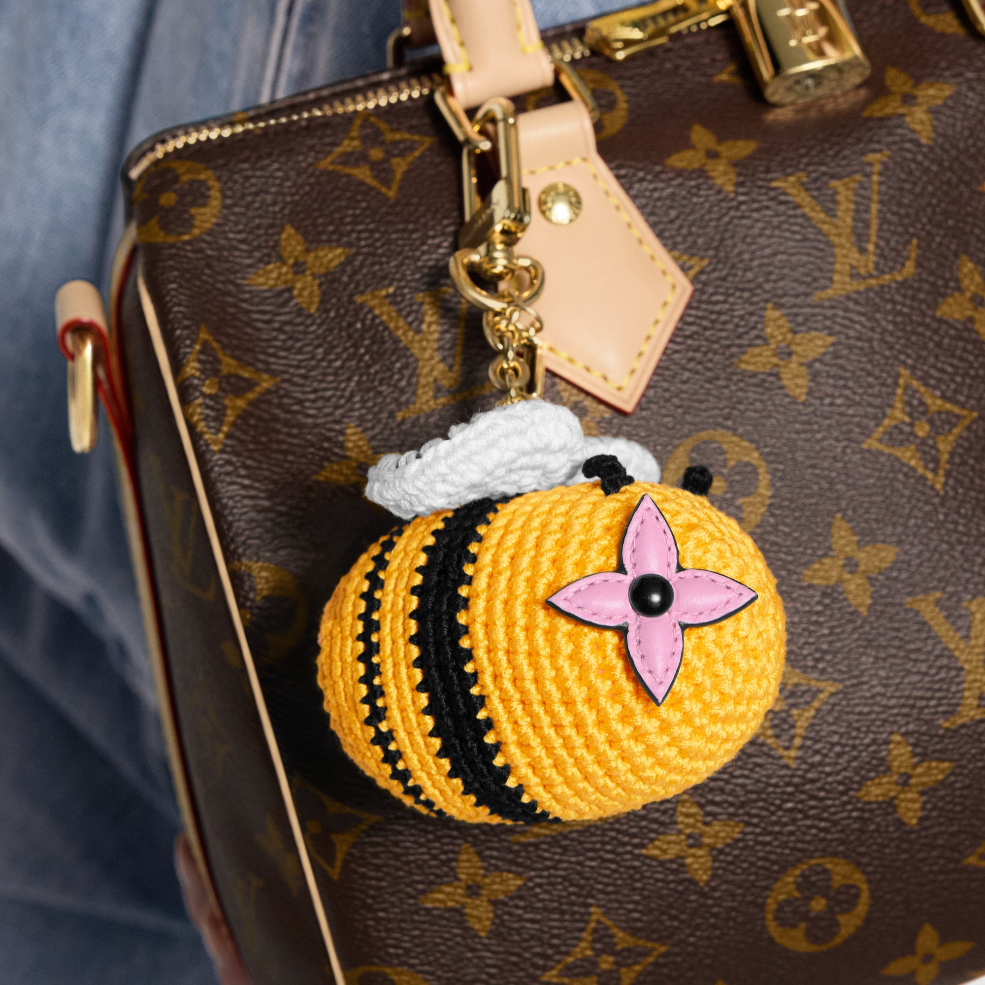 S00 Accessories Key Holders and Bag Charms Bee LV Crochet Bag Charm | Louis Vuitton ® (Product zoom)