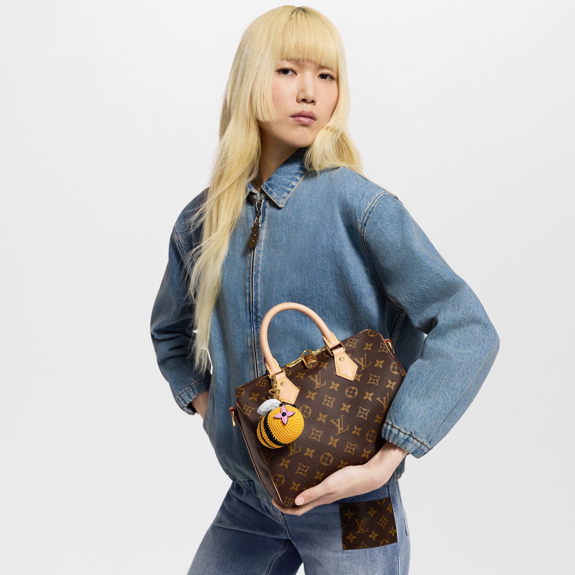 S00 Accessories Key Holders and Bag Charms Bee LV Crochet Bag Charm | Louis Vuitton ® (Product zoom)