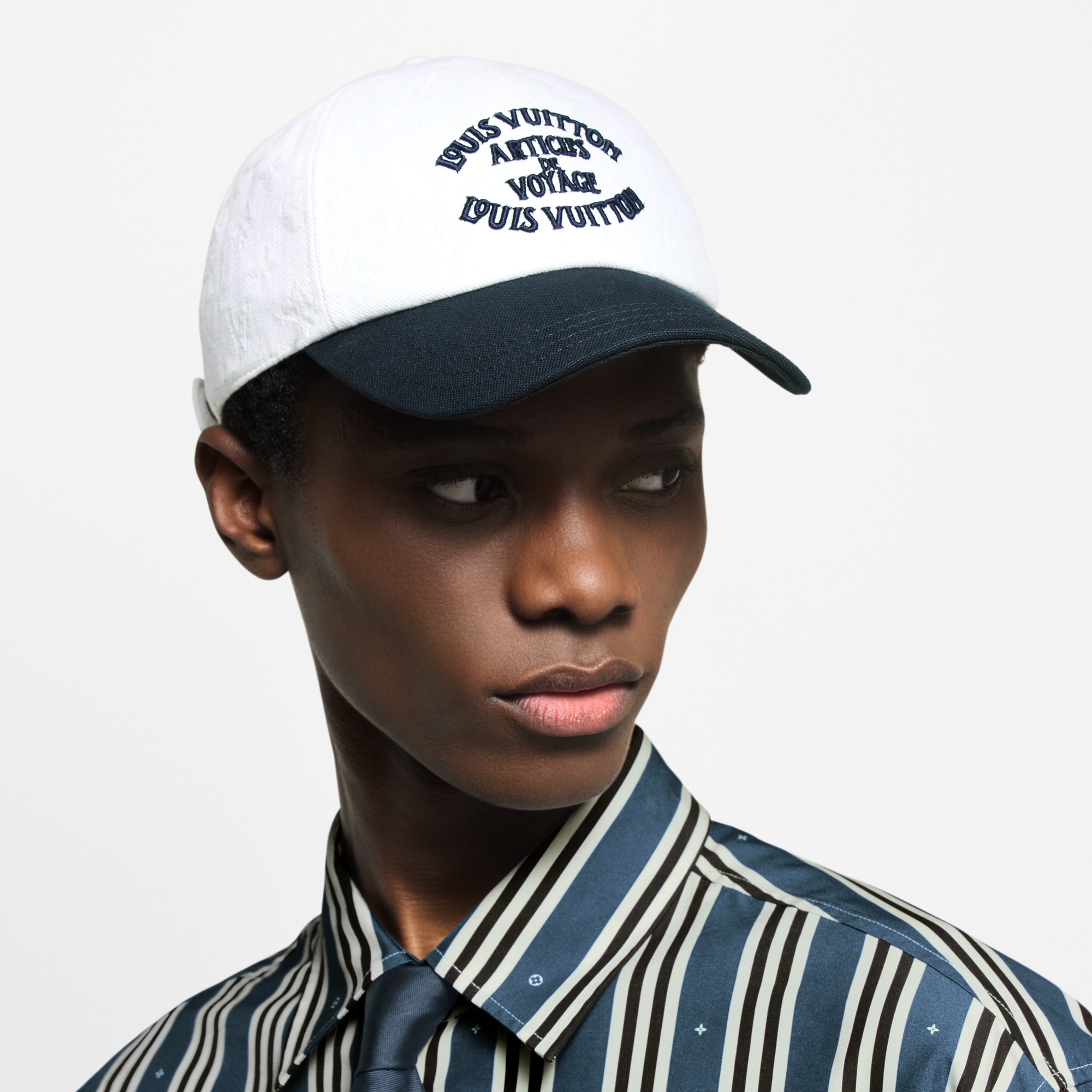 S00 Accessories Hats, Beanies and Gloves Bicolor Travel Cap | Louis Vuitton ® (Product zoom)