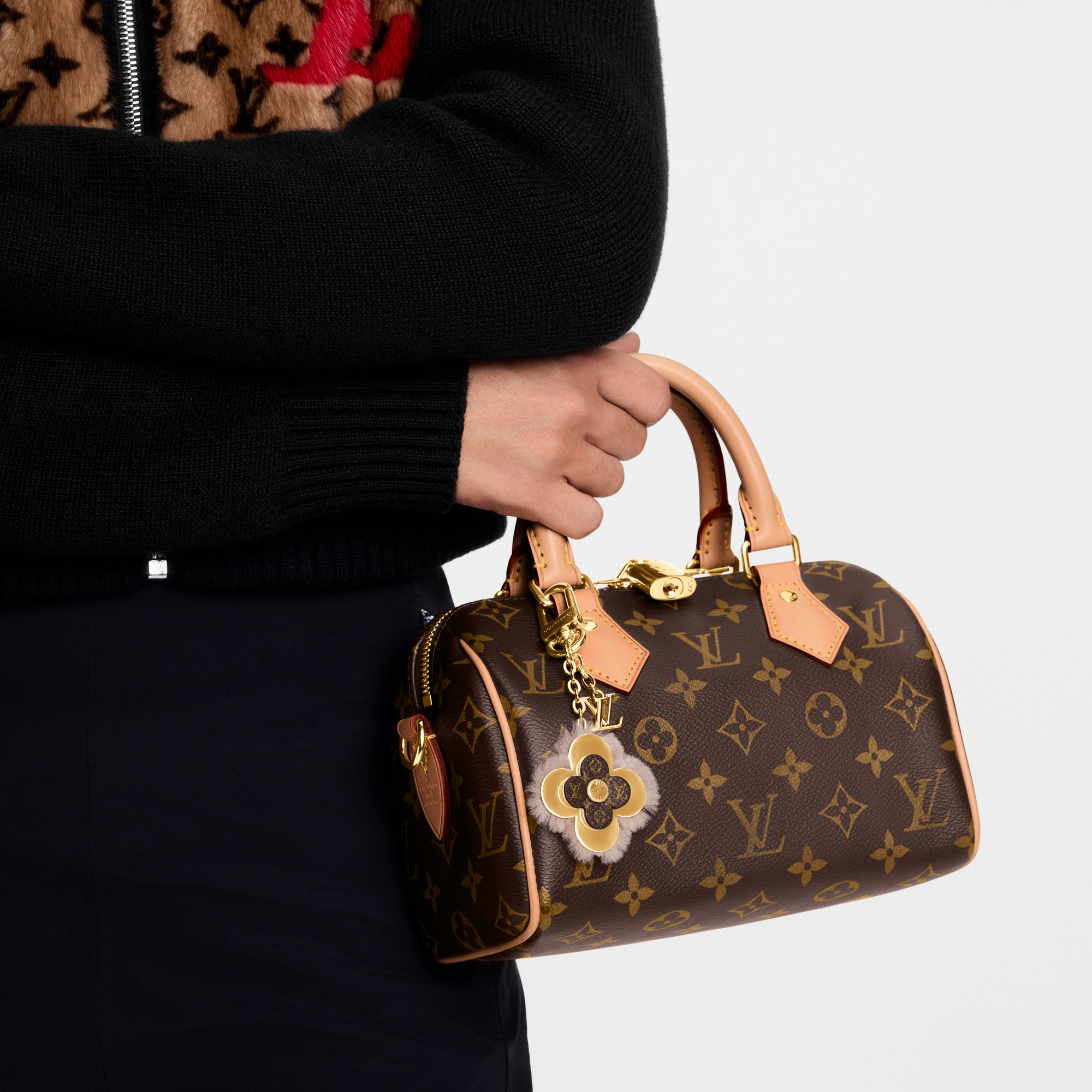 S00 Accessories Key Holders and Bag Charms Blooming Flowers Bag Charm | Louis Vuitton ® (Product zoom)