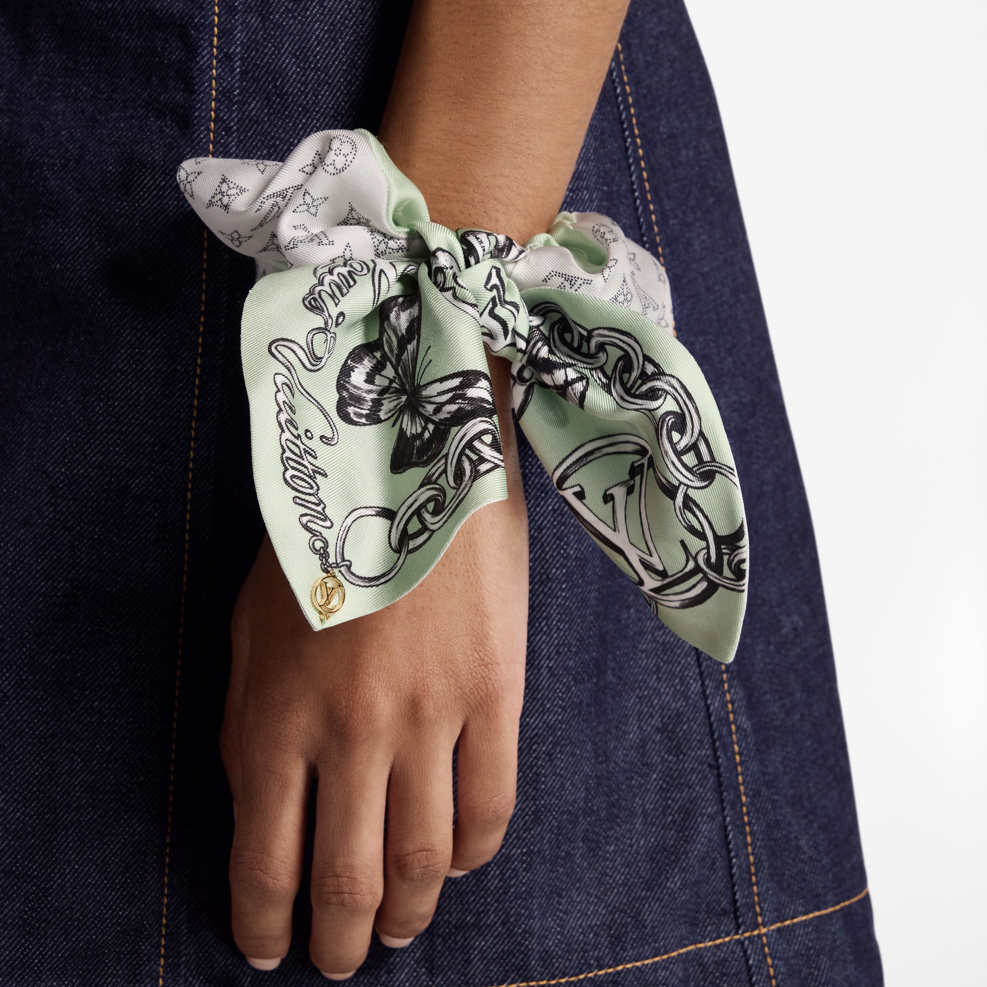 S00 Accessories Hair Accessories Blooming Monogram Scrunchy | Louis Vuitton ® (Product zoom)