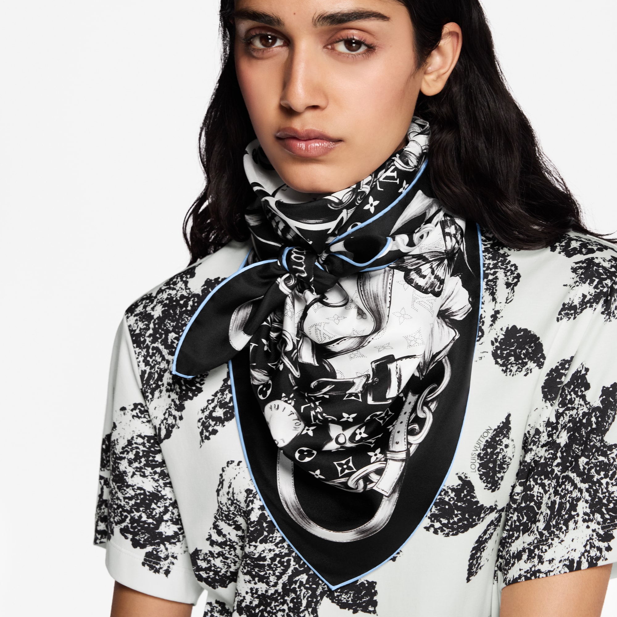 S00 Accessories Silk Squares and Bandeaus  Blooming Monogram Square 90 | Louis Vuitton ® (Product zoom)