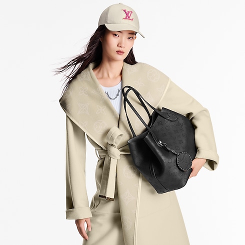 Mahina Handbags All Collections Blossom MM | Louis Vuitton ® (Product zoom)