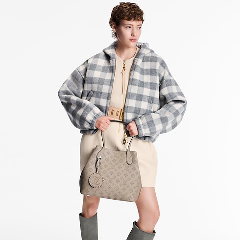 Mahina Handbags All Collections Blossom MM | Louis Vuitton ® (Product zoom)