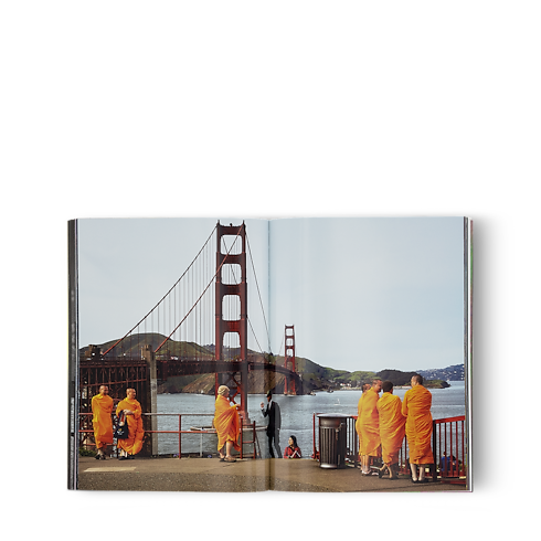 Library City Guides Cities On Earth | Louis Vuitton ® (Product zoom)