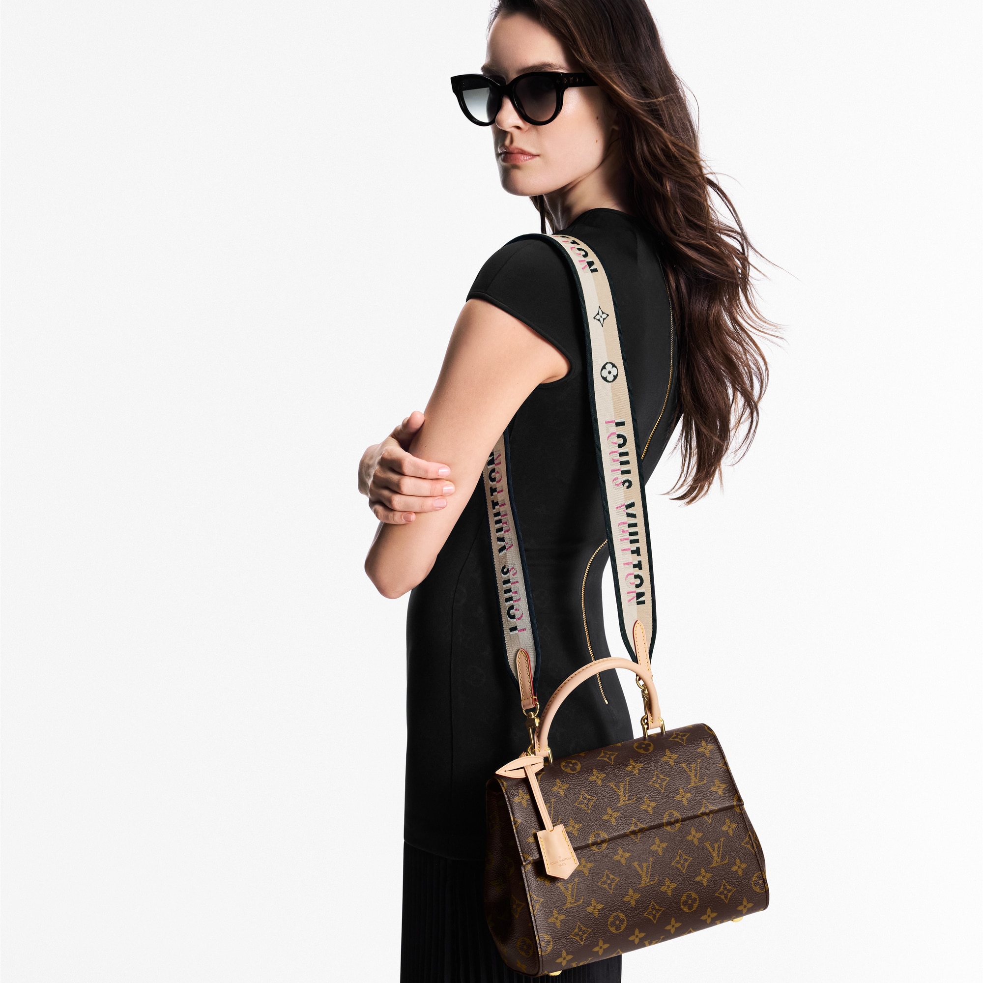 Monogram Handbags All Collections Cluny BB | Louis Vuitton ® (Product zoom)