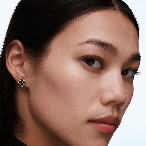 Categories Earrings Color Blossom BB Star Ear Stud, Yellow Gold and Onyx - Per Unit | Louis Vuitton ® (Product zoom)