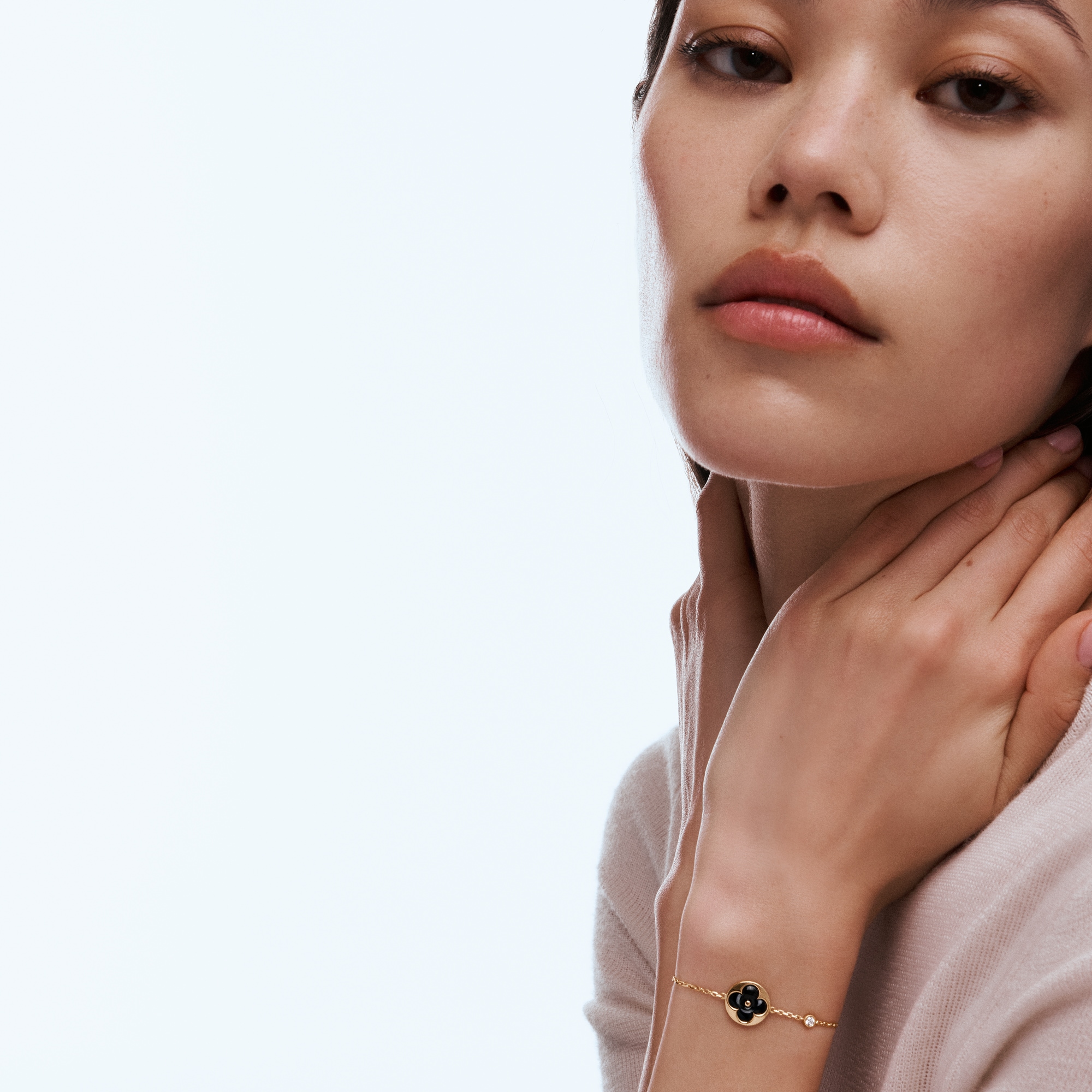  Categories Bracelets Color Blossom BB Sun Bracelet, Yellow Gold, Onyx and Diamond | Louis Vuitton ® (Product zoom)