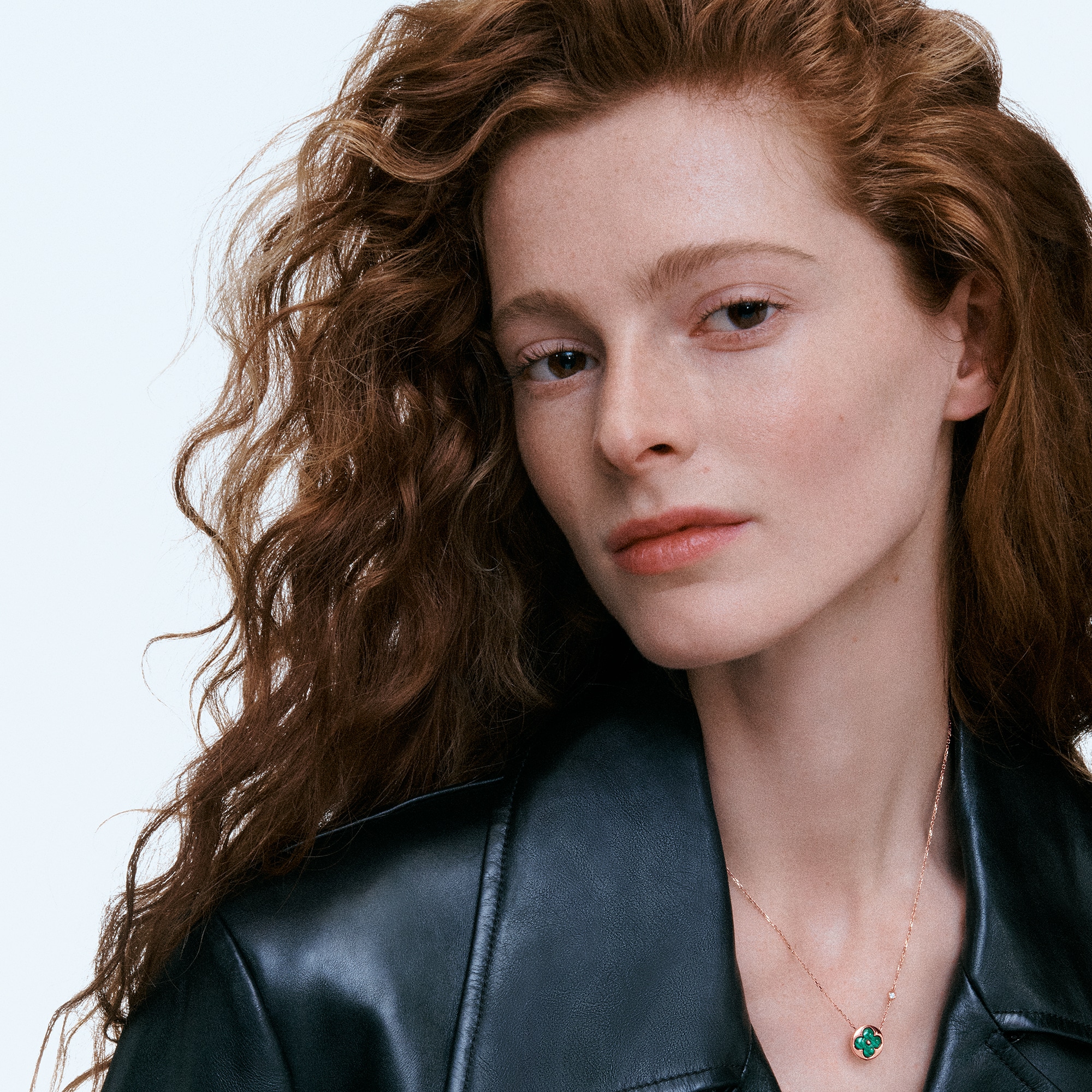  Categories All Fine Jewelry Color Blossom BB Sun Pendant, Pink Gold, Malachite and Diamond | Louis Vuitton ® (Product zoom)