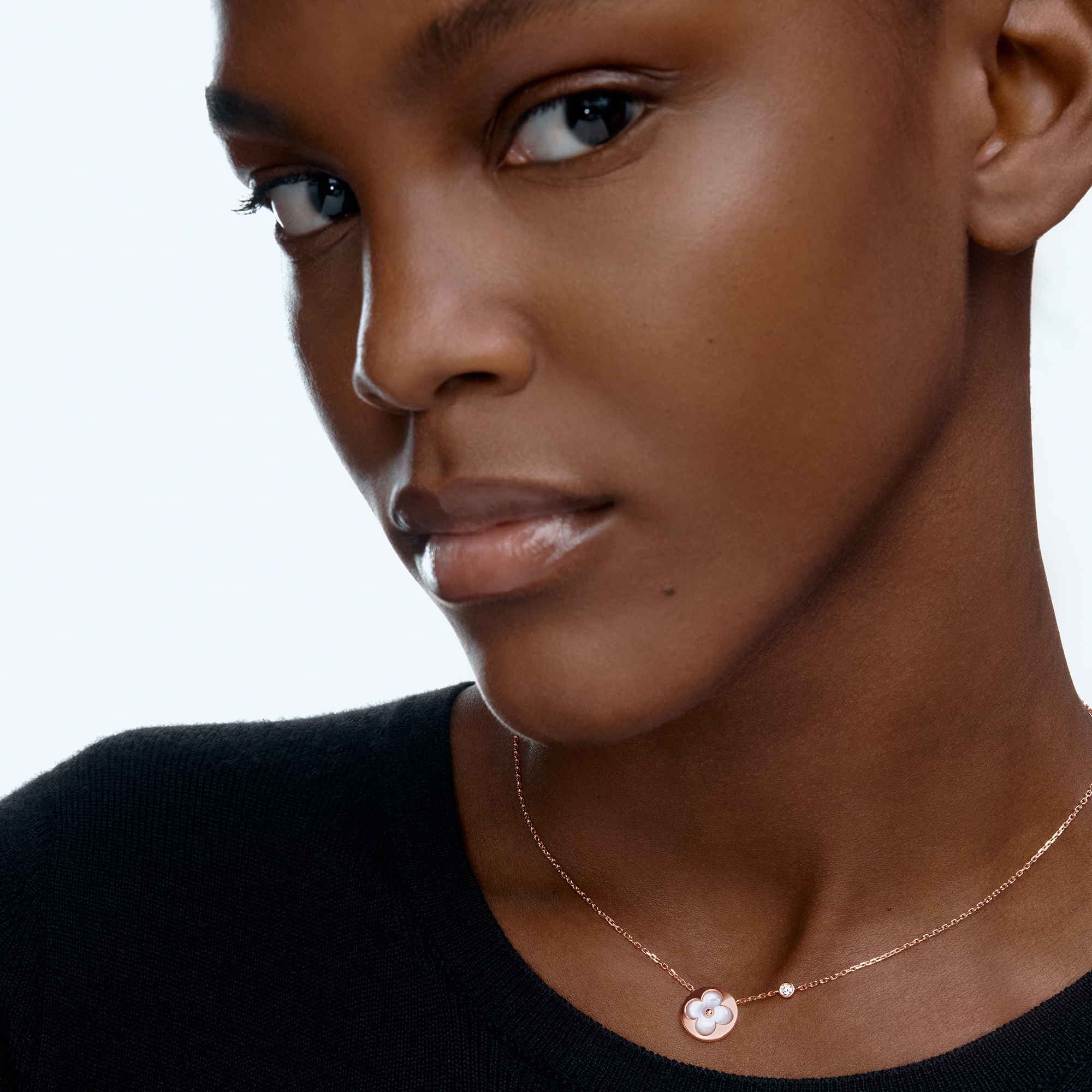  Categories Necklaces and Pendants  Color Blossom BB Sun Pendant, Pink Gold, White Mother-of-Pearl and Diamond | Louis Vuitton ® (Product zoom)