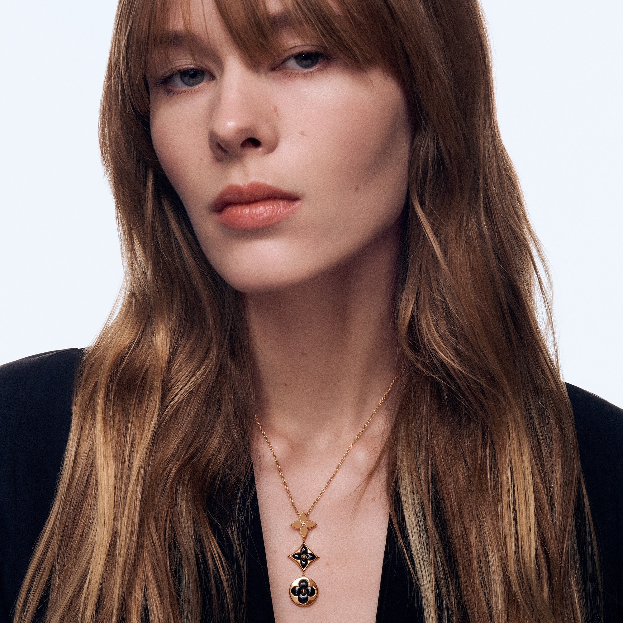  Categories Necklaces and Pendants  Color Blossom M Star and Sun Multi-Motif Pendant, Yellow Gold, Onyx and Diamond | Louis Vuitton ® (Product zoom)