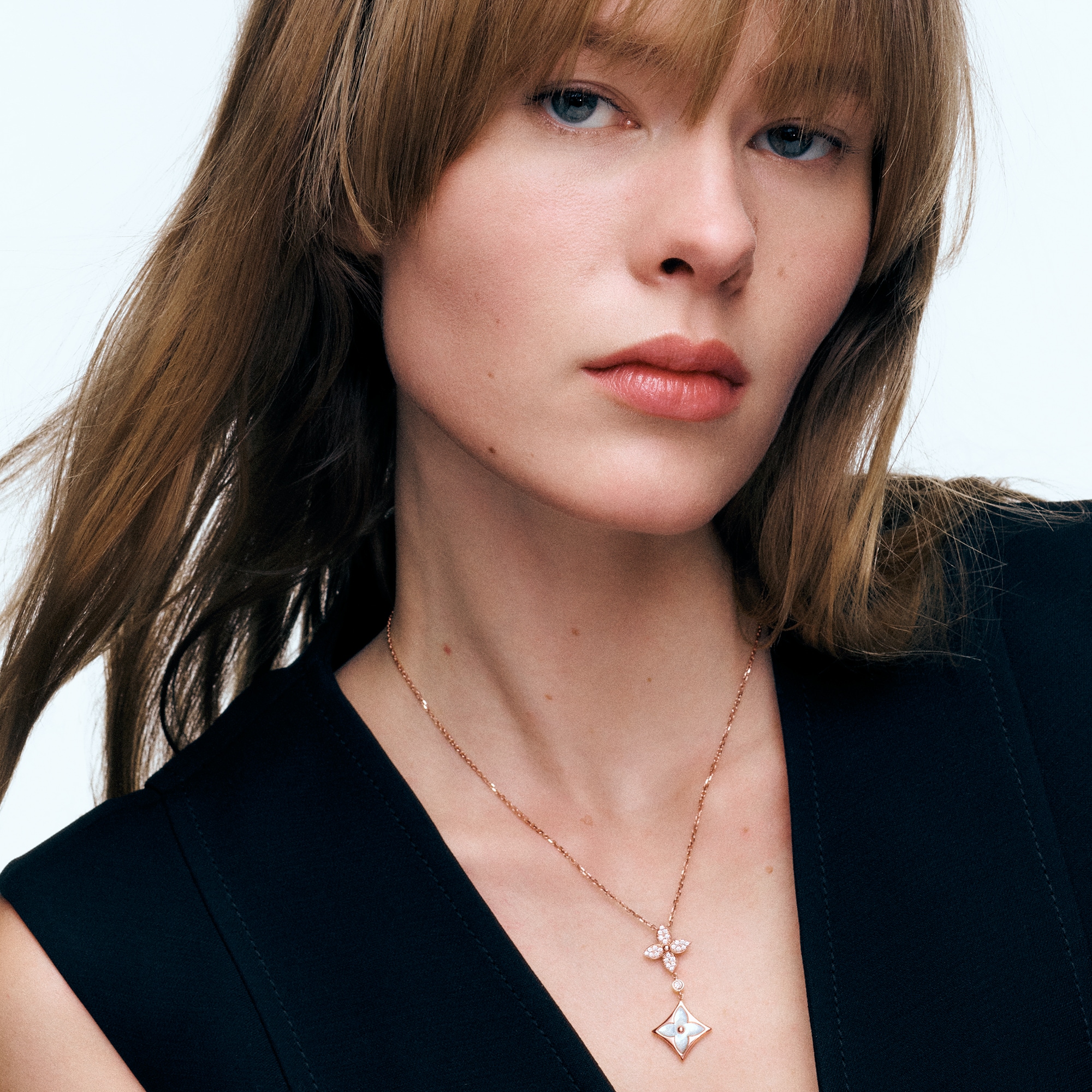  Categories Necklaces and Pendants  Color Blossom M Star Multi-Motif Pendant, Pink Gold, White Mother-of-Pearl and Diamonds | Louis Vuitton ® (Product zoom)