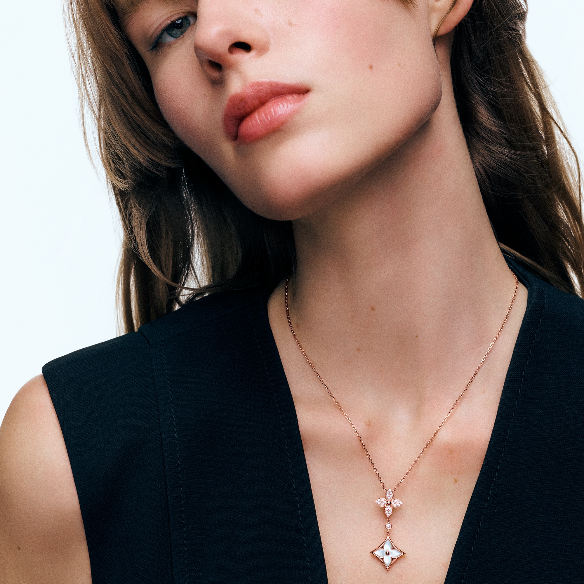  Categories Necklaces and Pendants  Color Blossom M Star Multi-Motif Pendant, Pink Gold, White Mother-of-Pearl and Diamonds | Louis Vuitton ® (Product zoom)