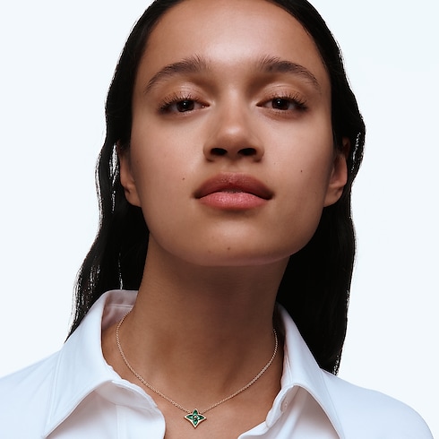 Categories Necklaces and Pendants Color Blossom M Star Pendant, Pink Gold and Malachite | Louis Vuitton ® (Product zoom)