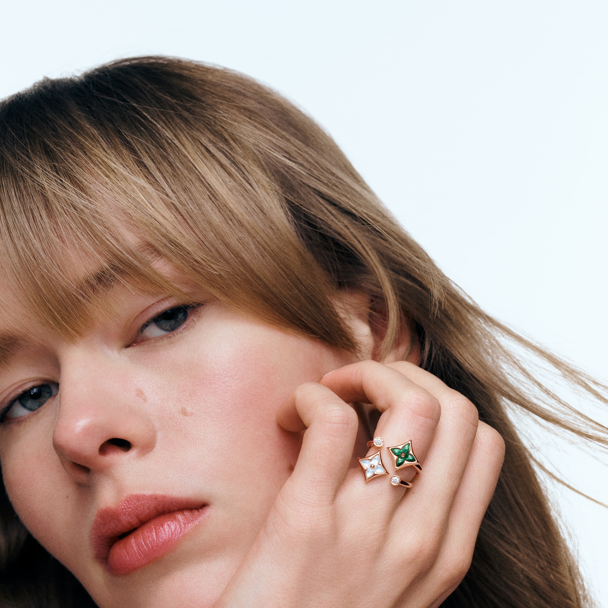  Categories All Fine Jewelry Color Blossom Mini Star Ring, Pink Gold, White Mother-of-Pearl and Diamond | Louis Vuitton ® (Product zoom)