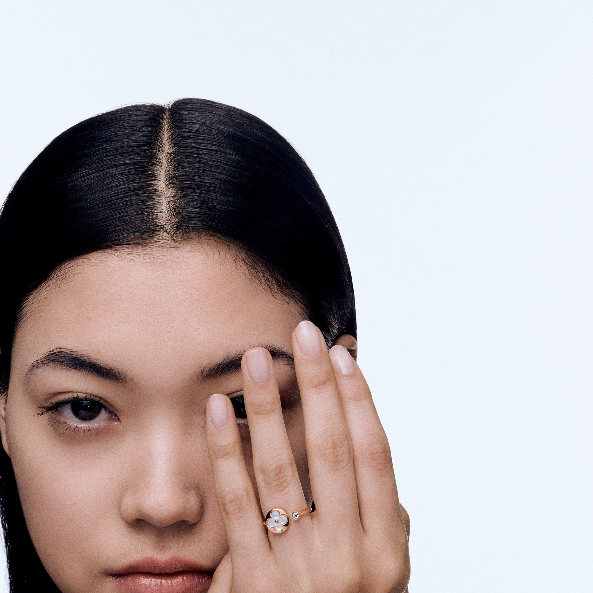  Categories All Fine Jewelry Color Blossom Mini Sun Ring, Pink Gold, White Mother-Of-Pearl And Diamond  | Louis Vuitton ® (Product zoom)