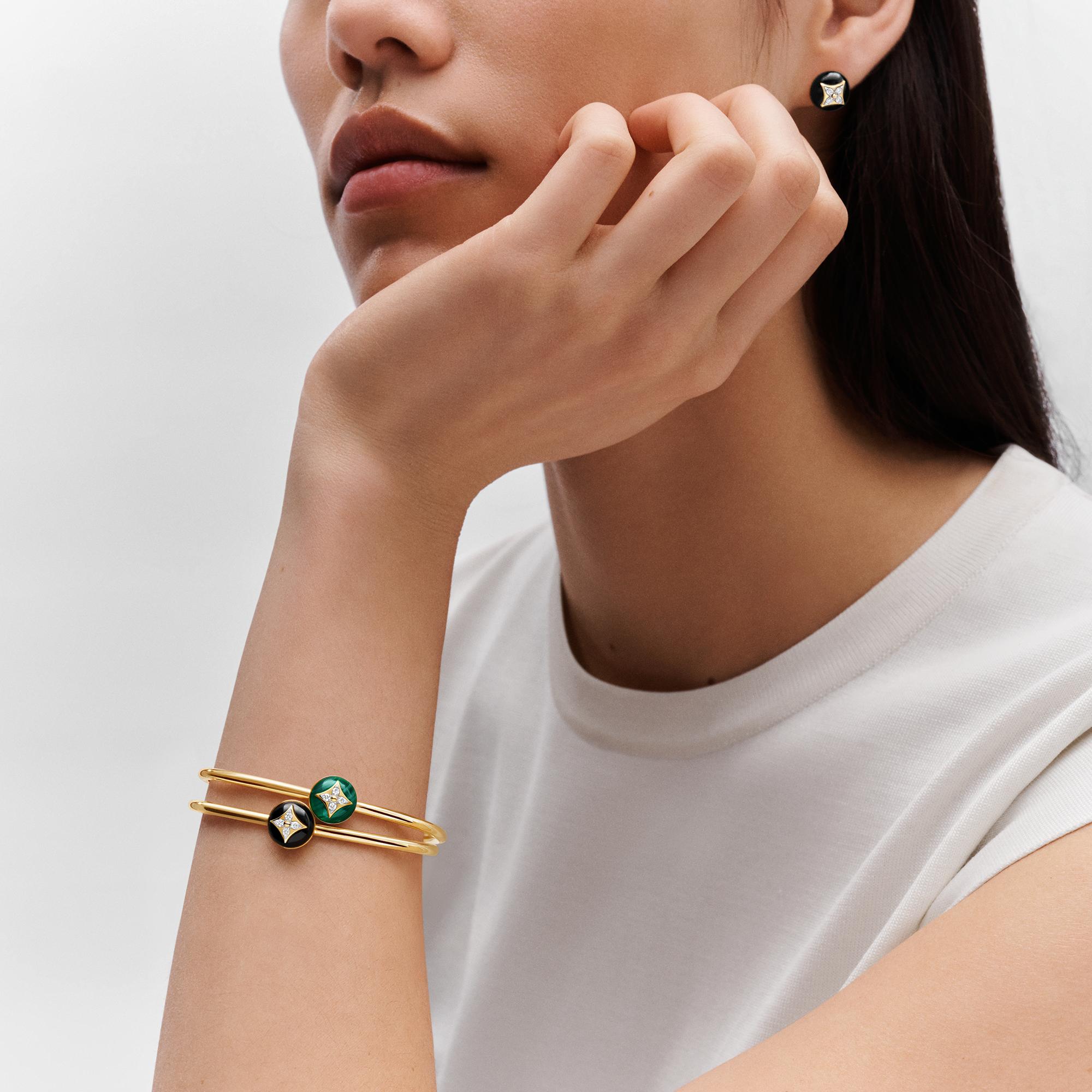  Discontinued Product Obs 12 Color Blossom Open Bangle, Yellow Gold, White Gold, Onyx And Diamonds | Louis Vuitton ® (Product zoom)
