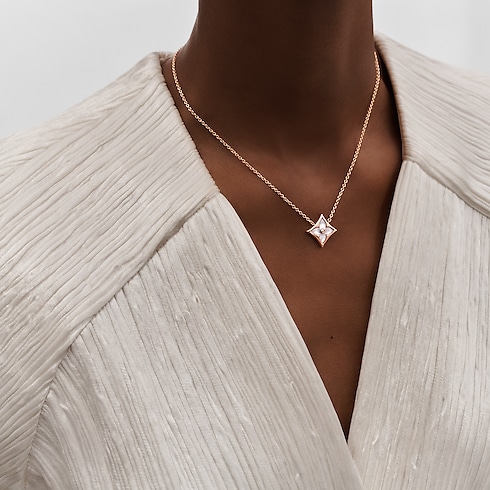 Categories All Fine Jewelry Color Blossom star pendant, pink gold and white mother-of-pearl | Louis Vuitton ® (Product zoom)