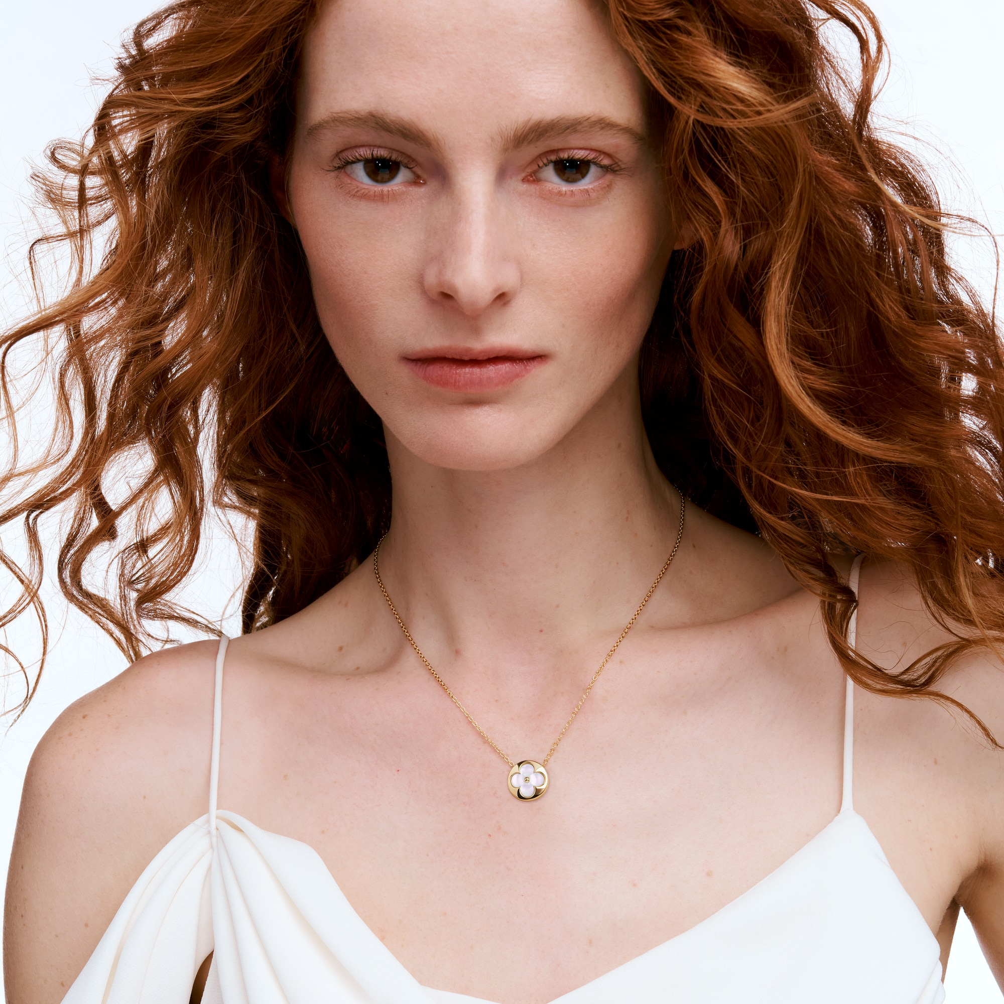  Categories Necklaces and Pendants  Color Bossom M Sun Pendant, Yellow Gold and White Mother-of-Pearl | Louis Vuitton ® (Product zoom)