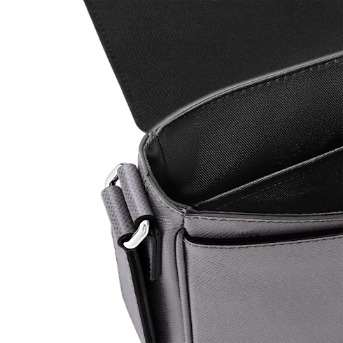 Taiga Leather Bags All Bags District PM | Louis Vuitton ® (Product zoom)