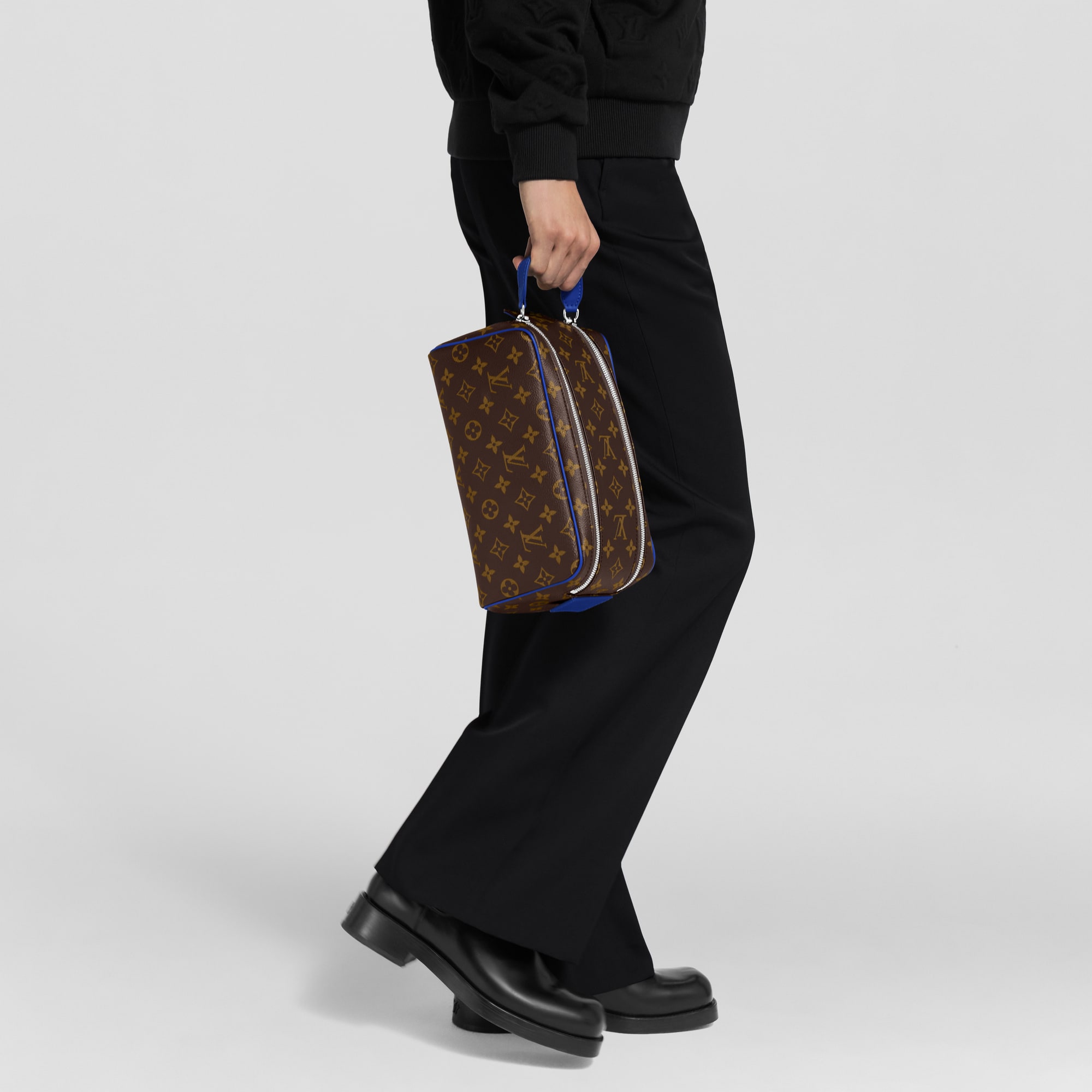 G73 Travel Travel Accessories Dopp Kit | Louis Vuitton ® (Product zoom)