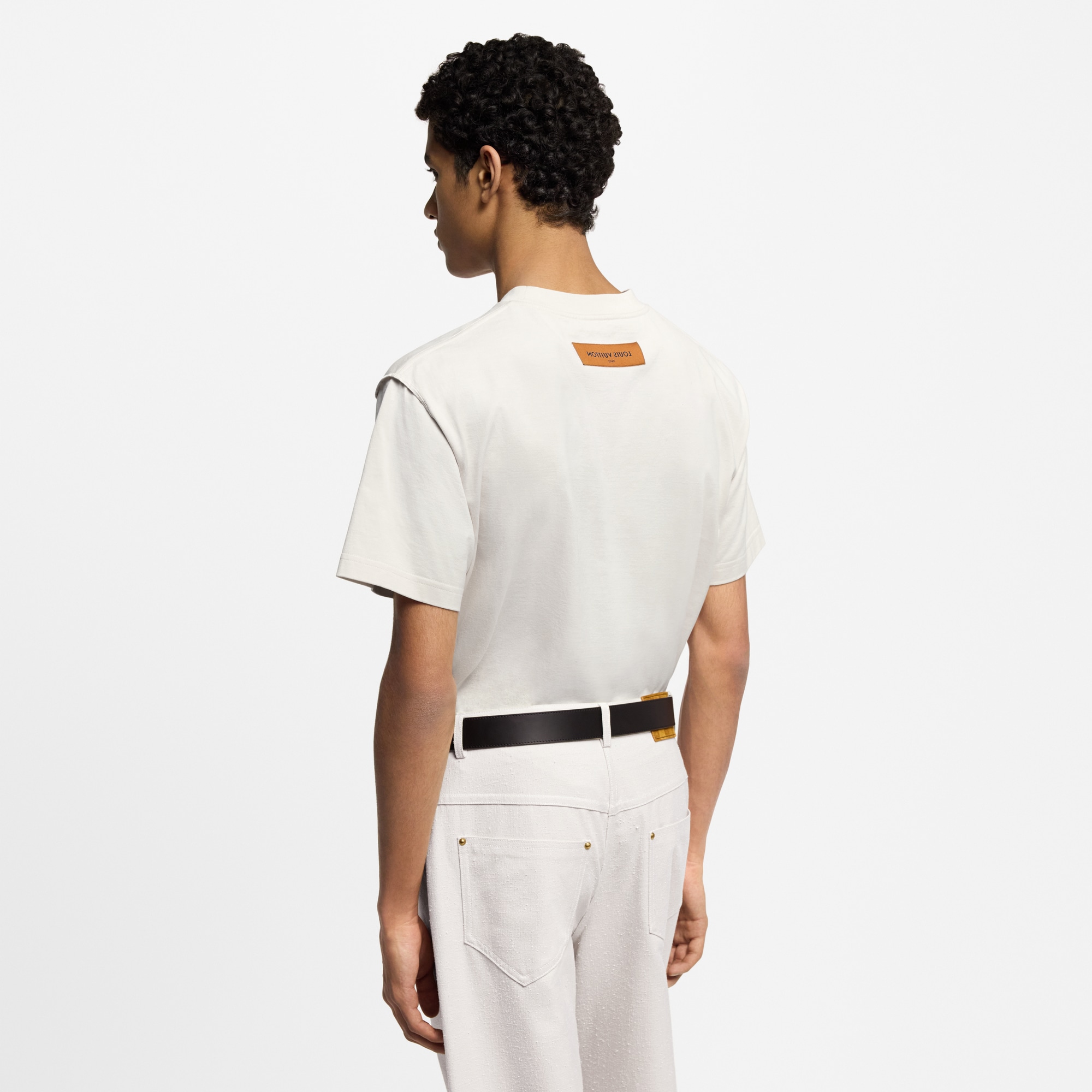  Ready-to-Wear T-Shirts and Polos Embossed LV T-Shirt | Louis Vuitton ® (Product zoom)