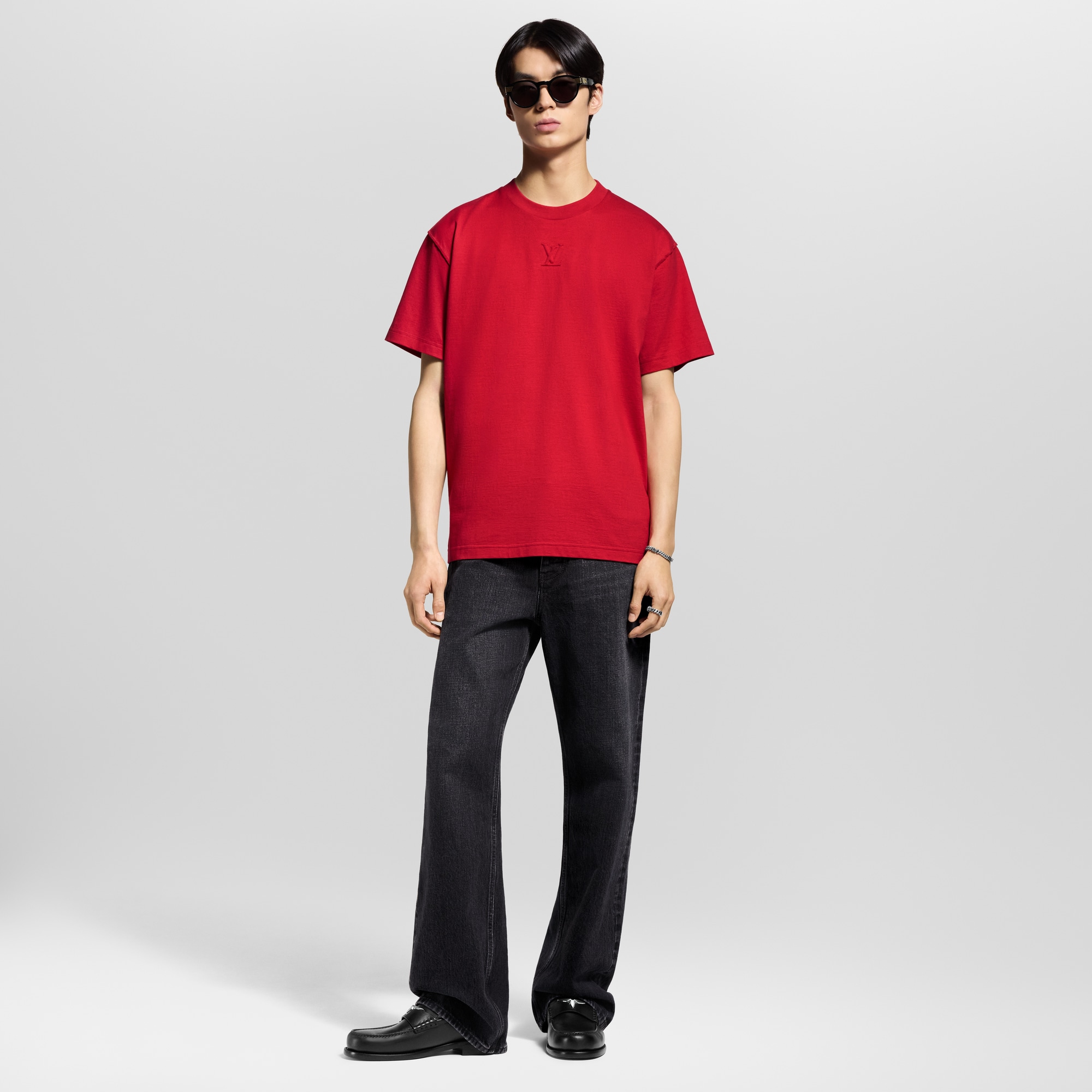  Ready-to-Wear T-Shirts and Polos Embossed LV T-Shirt | Louis Vuitton ® (Product zoom)