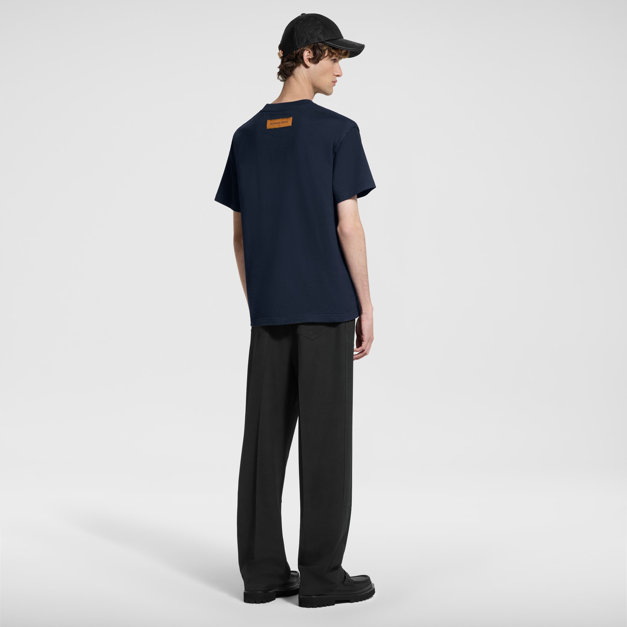  Ready-to-Wear T-Shirts and Polos Embossed LV T-Shirt | Louis Vuitton ® (Product zoom)