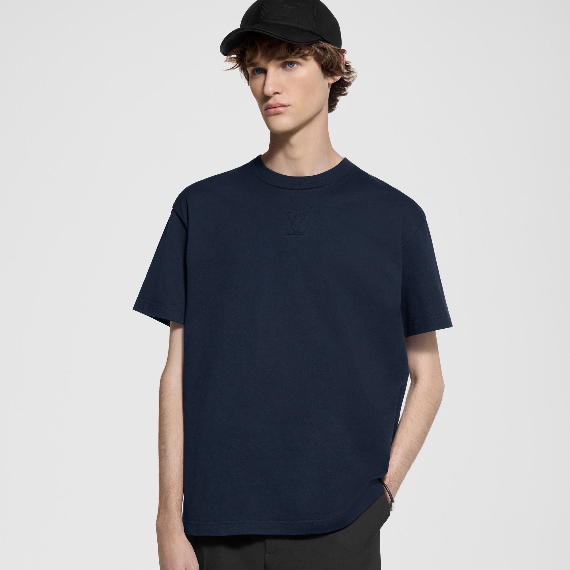 Ready-to-Wear T-Shirts and Polos Embossed LV T-Shirt | Louis Vuitton ® (Product zoom)
