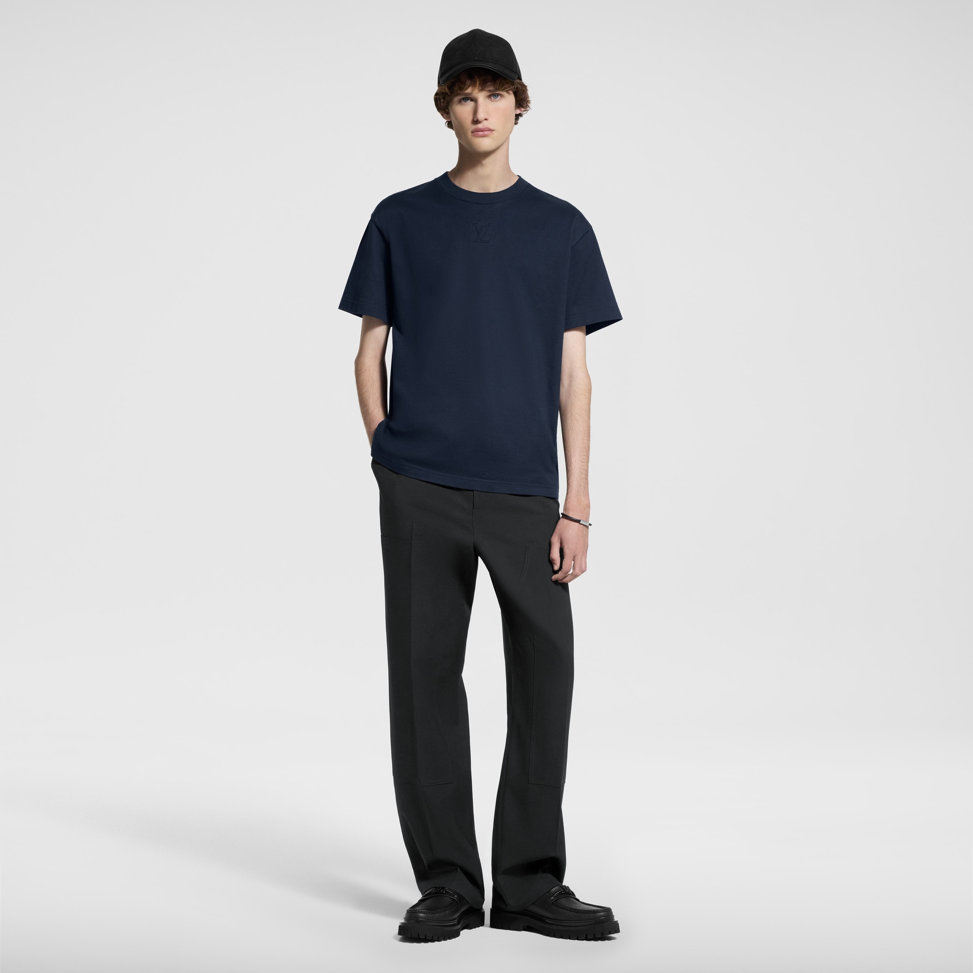  Ready-to-Wear T-Shirts and Polos Embossed LV T-Shirt | Louis Vuitton ® (Product zoom)