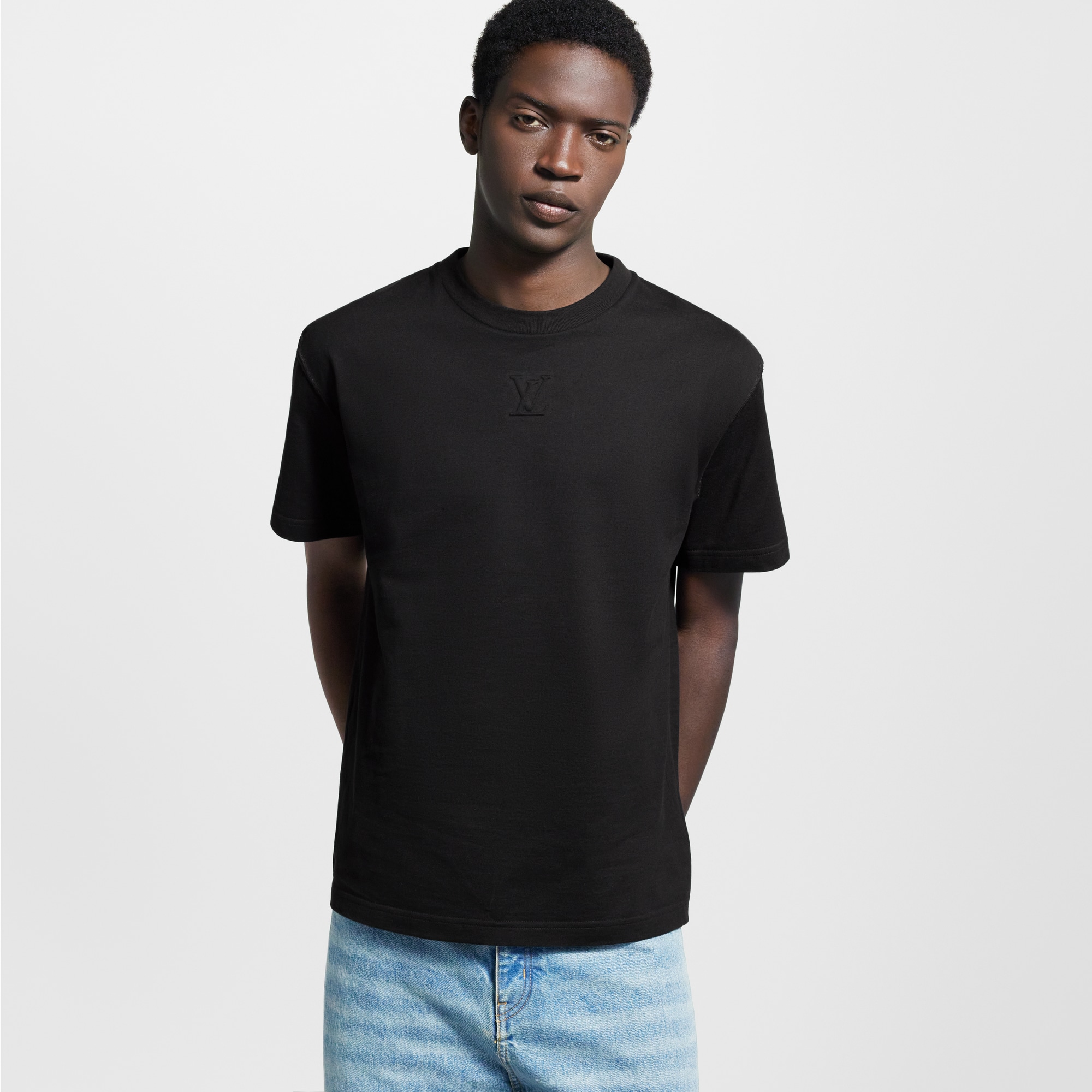  Ready-to-Wear T-Shirts and Polos Embossed LV T-Shirt | Louis Vuitton ® (Product zoom)