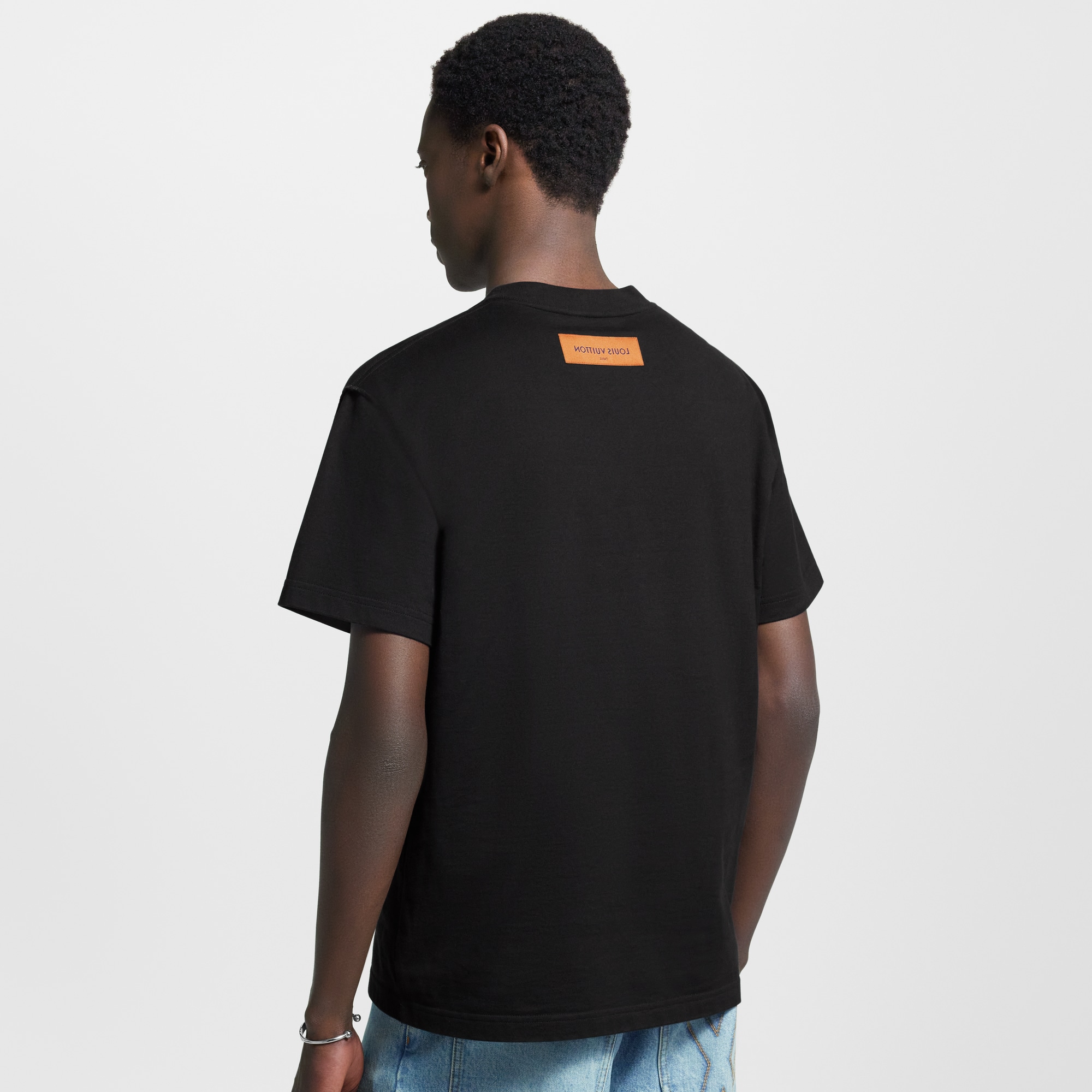  Ready-to-Wear T-Shirts and Polos Embossed LV T-Shirt | Louis Vuitton ® (Product zoom)