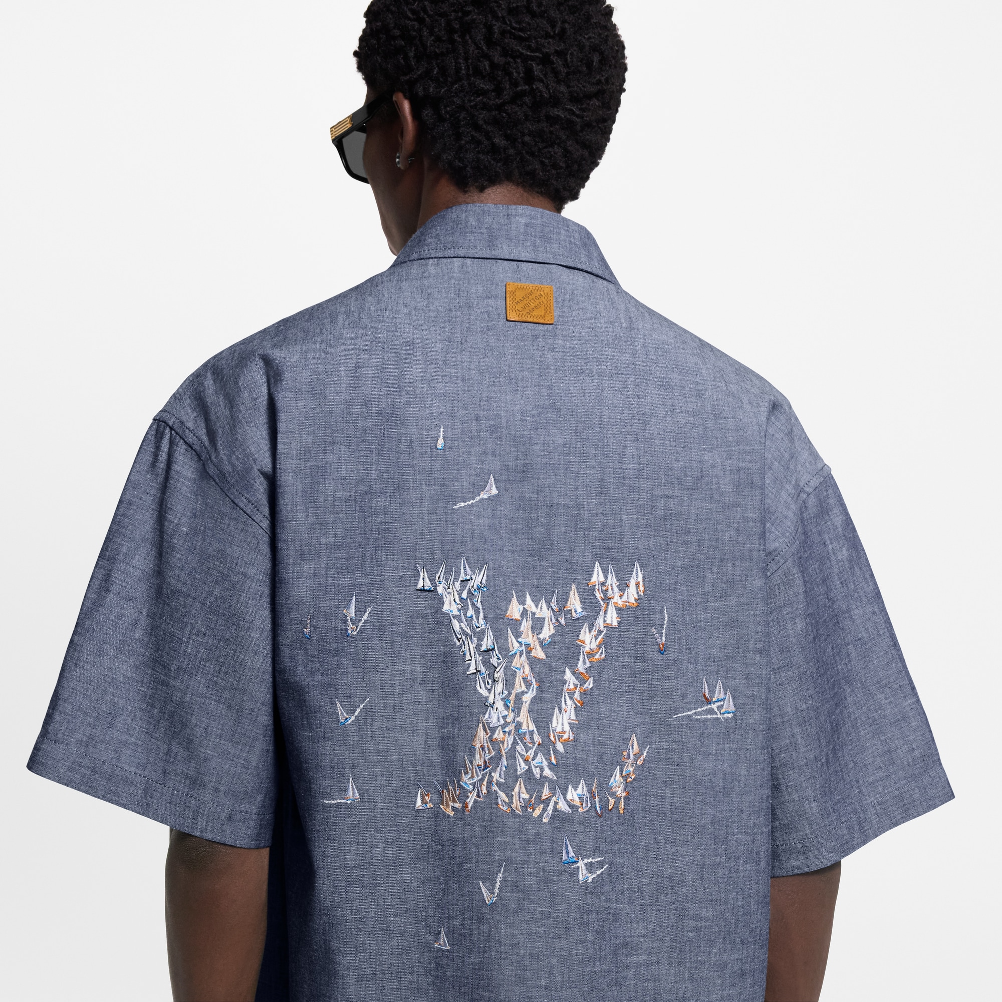  Ready-to-Wear Shirts Embroidered Chambray Short-Sleeved Shirt | Louis Vuitton ® (Product zoom)