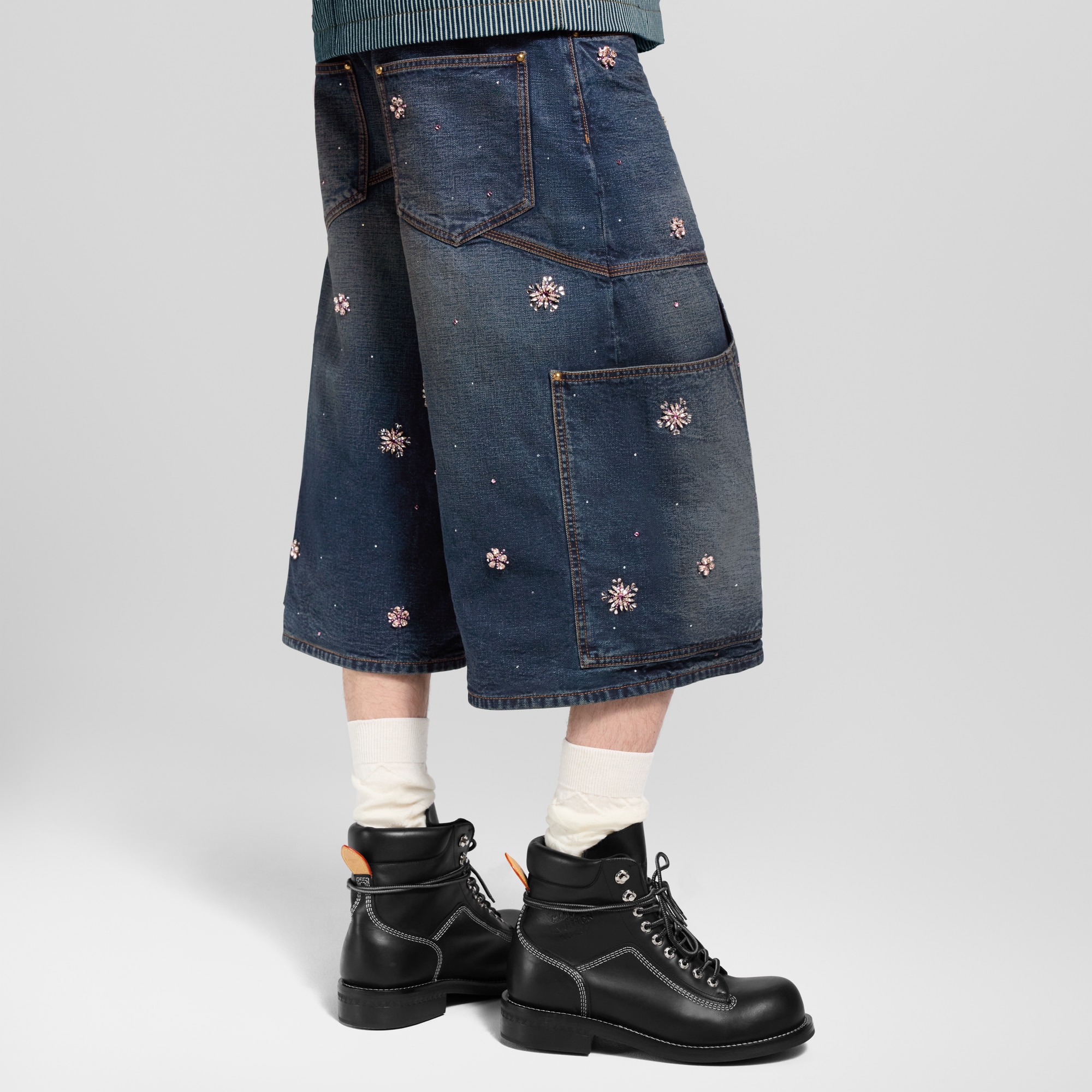  Ready-to-Wear Denim Embroidered Denim Workwear Shorts | Louis Vuitton ® (Product zoom)
