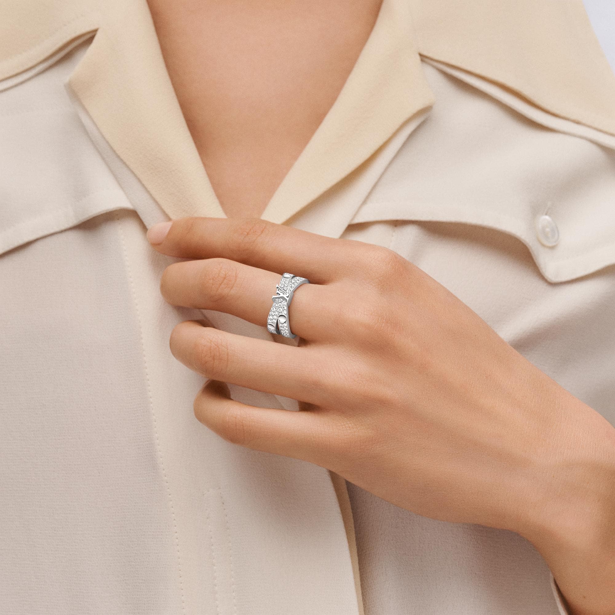 Categories All Fine Jewelry Empreinte Double Ring, White Gold and Diamonds | Louis Vuitton ® (Product zoom)