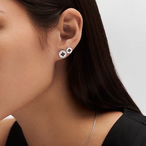 Categories All Fine Jewelry Empreinte Ear Studs, White Gold | Louis Vuitton ® (Product zoom)